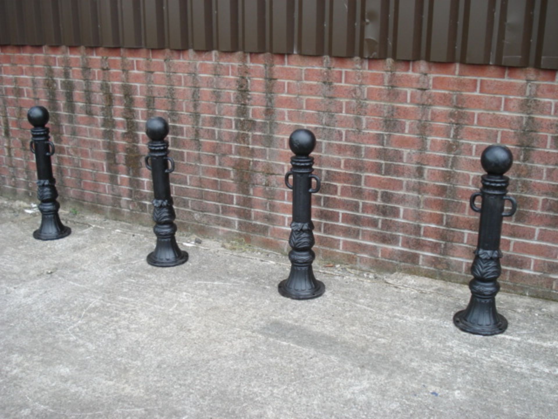 5 X NEW CAST IRON BOLLARDS