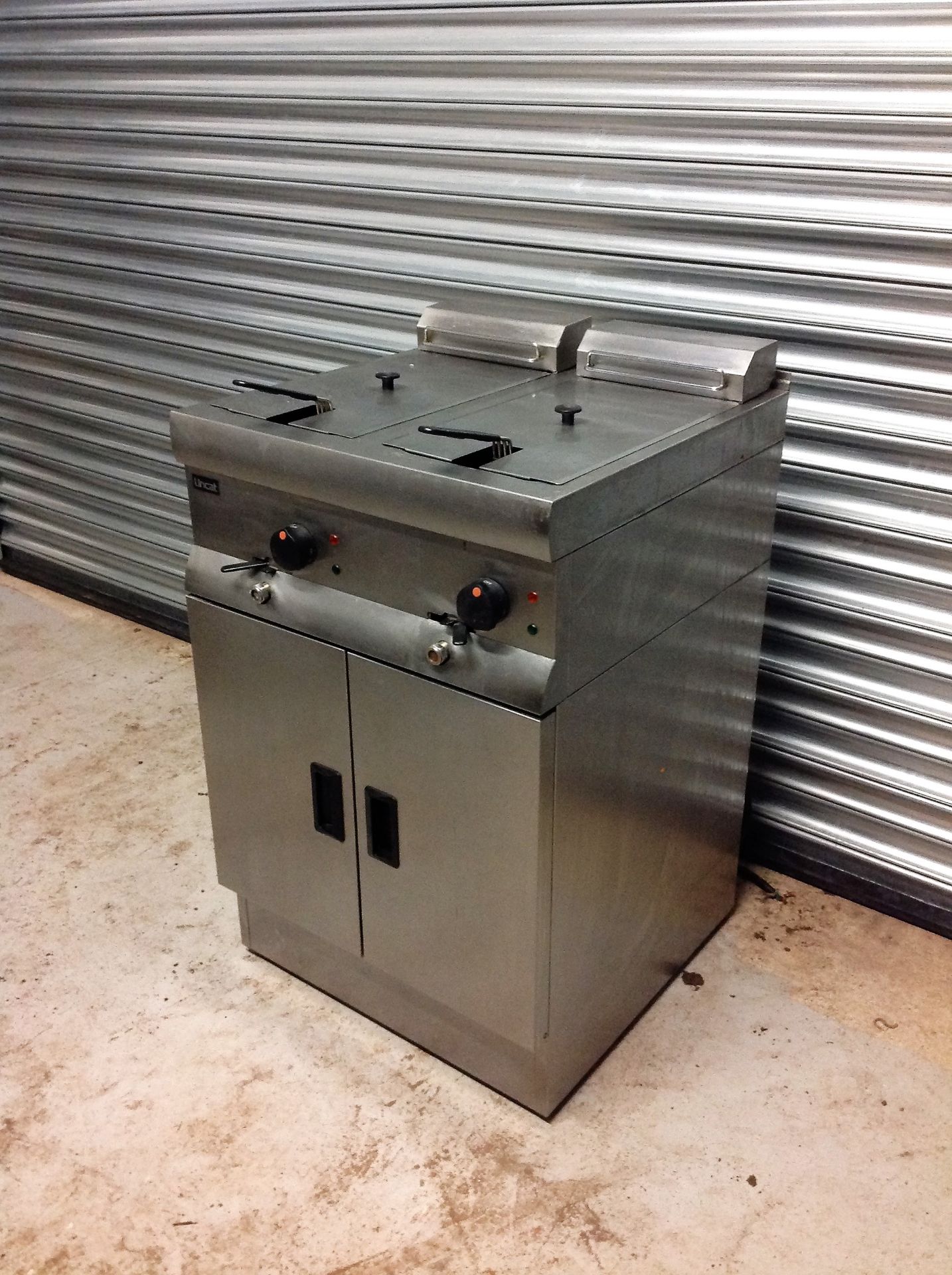 Lincat Stainless Steel Double Deep Fat Fryer With Under Cupboard And Oil Bucket/Nozzle