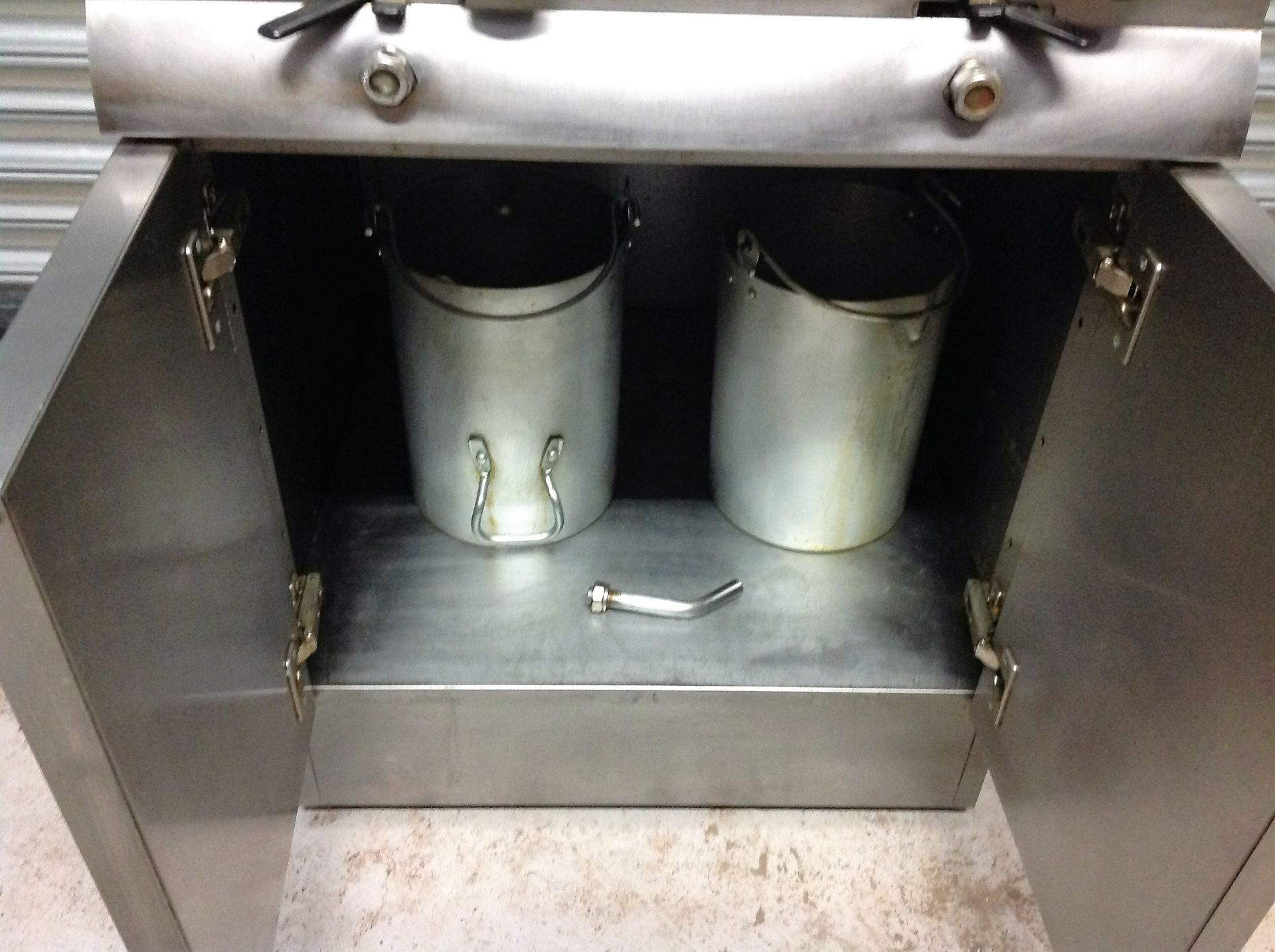 Lincat Stainless Steel Double Deep Fat Fryer With Under Cupboard And Oil Bucket/Nozzle - Image 5 of 6