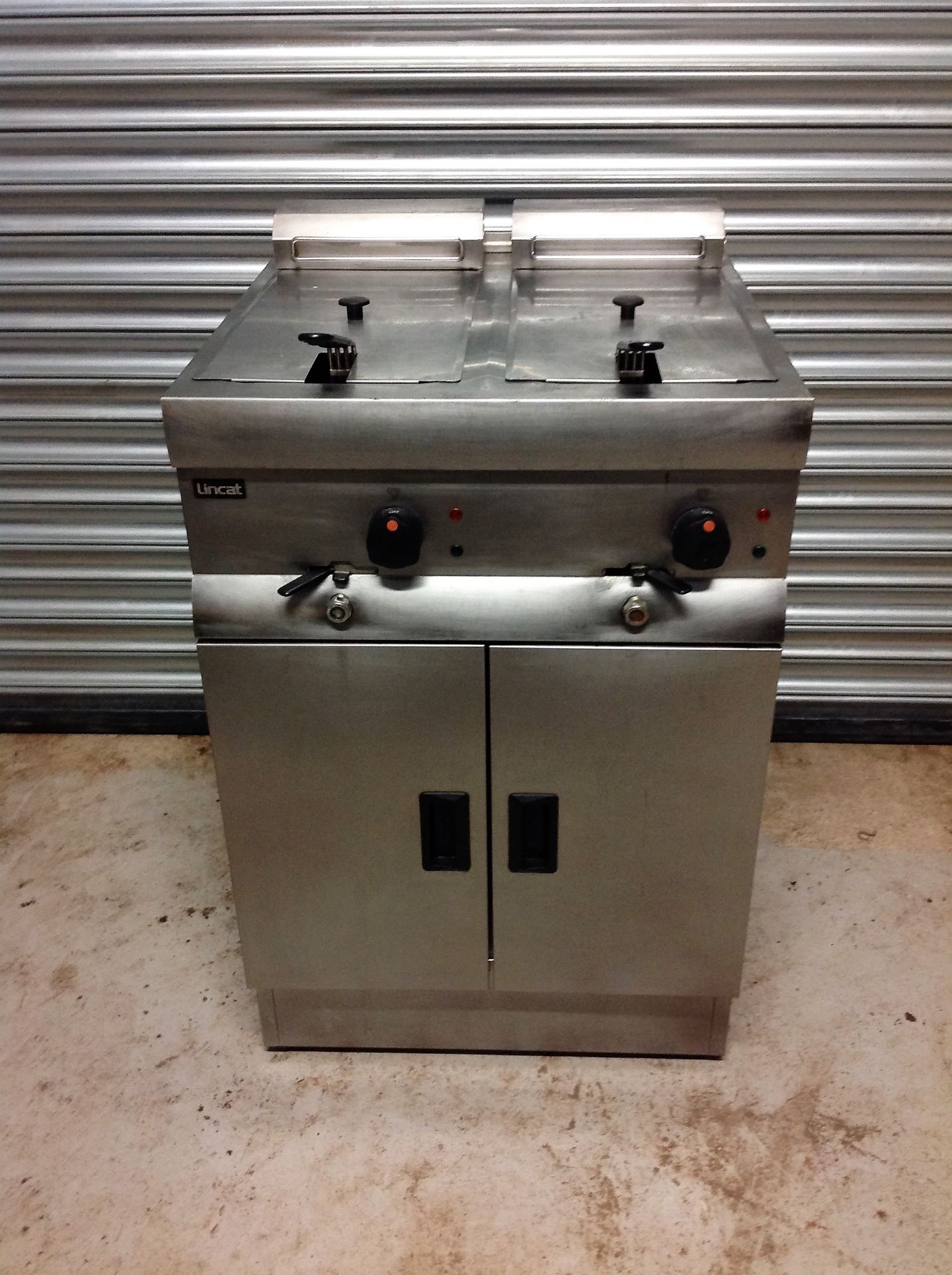 Lincat Stainless Steel Double Deep Fat Fryer With Under Cupboard And Oil Bucket/Nozzle - Image 2 of 6
