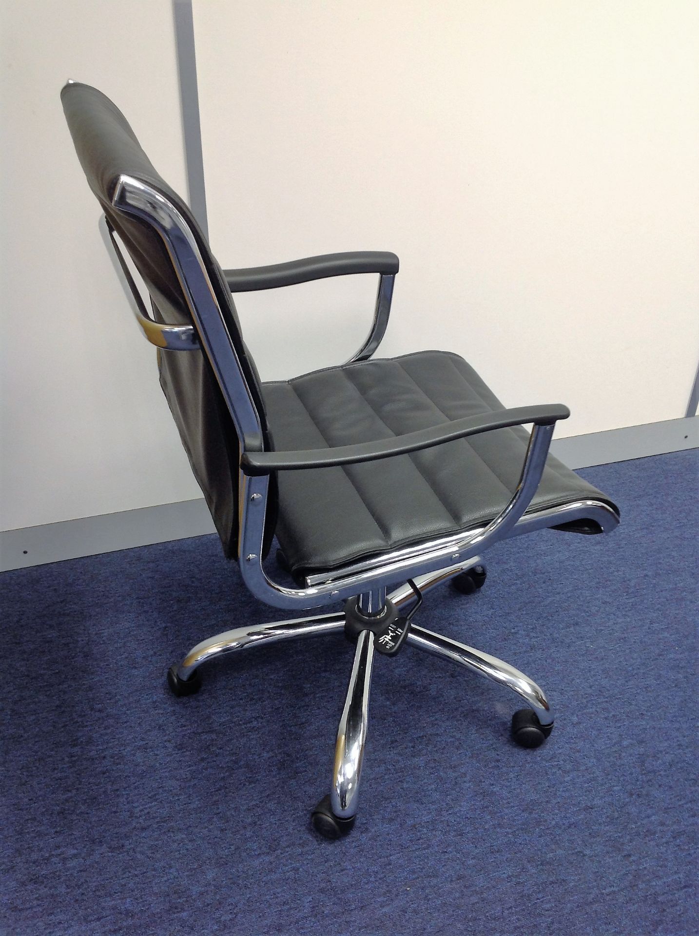 Charles Eames Style Chrome Framed Black Leather Swivel Chair - Image 2 of 3