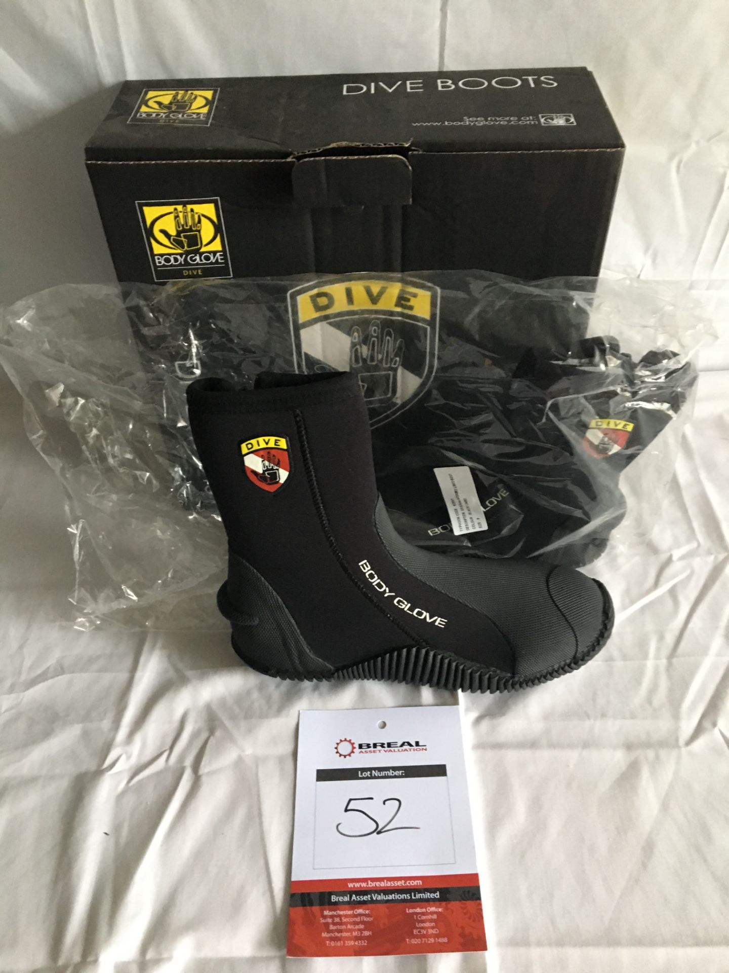 Pair of Body Glove EX 6.5mm Thermo Lined Boots in black camo, size 8 (new)