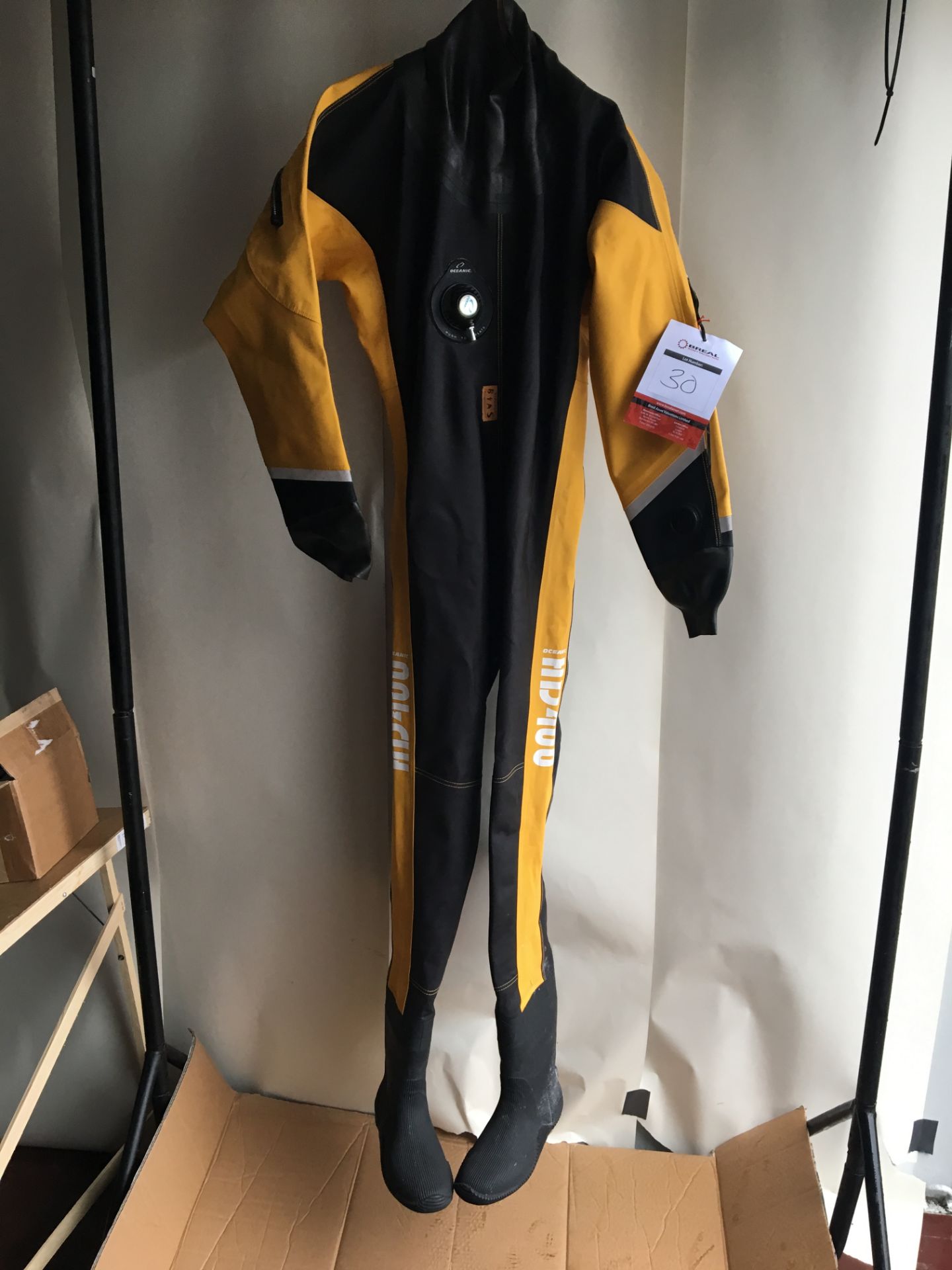 Oceanic HD400 Male Dry Suit, size M (new)