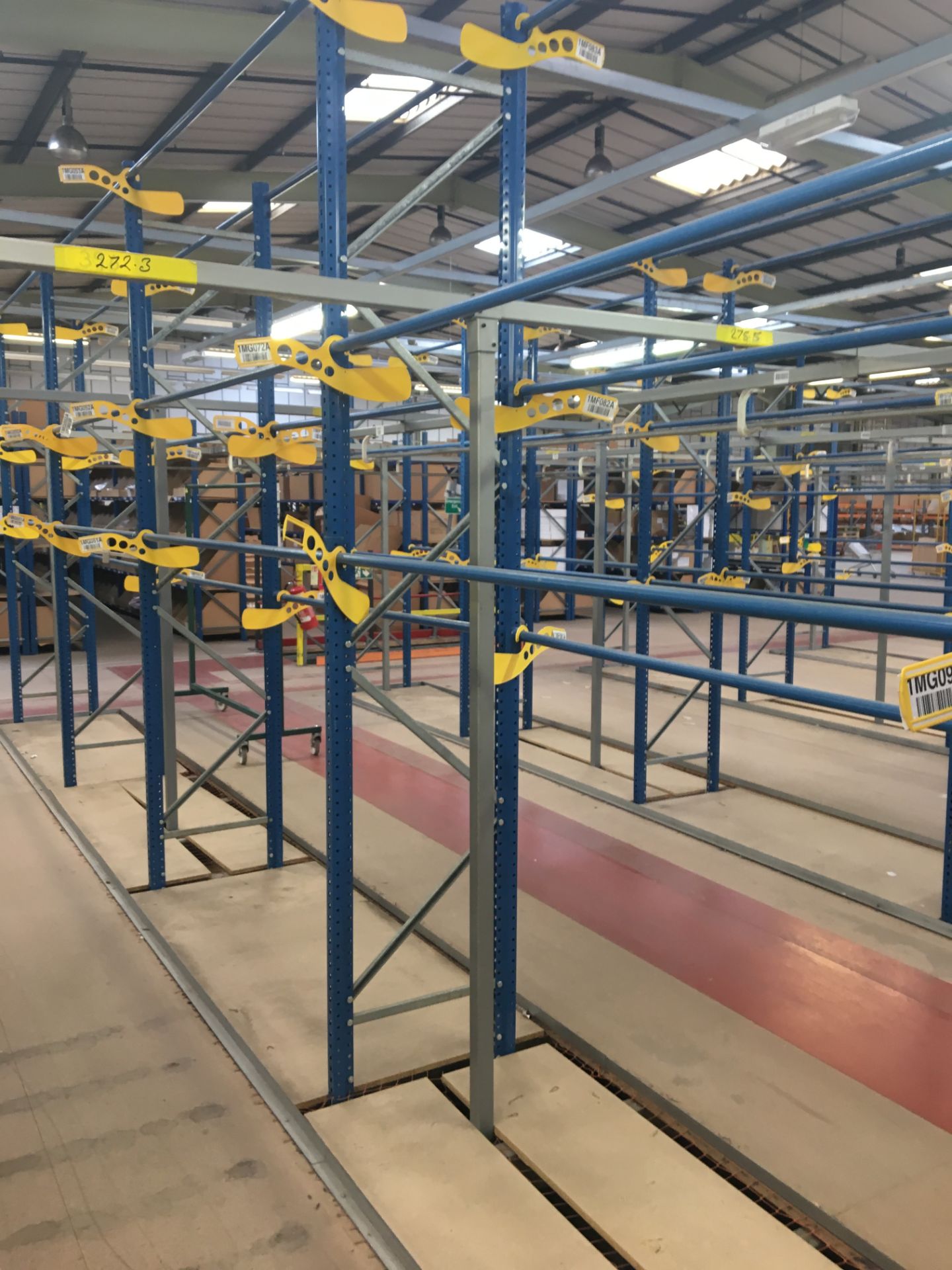 Large quantity of lightweight quick form garment racking comprising: Approximately 716 bays - Image 5 of 8