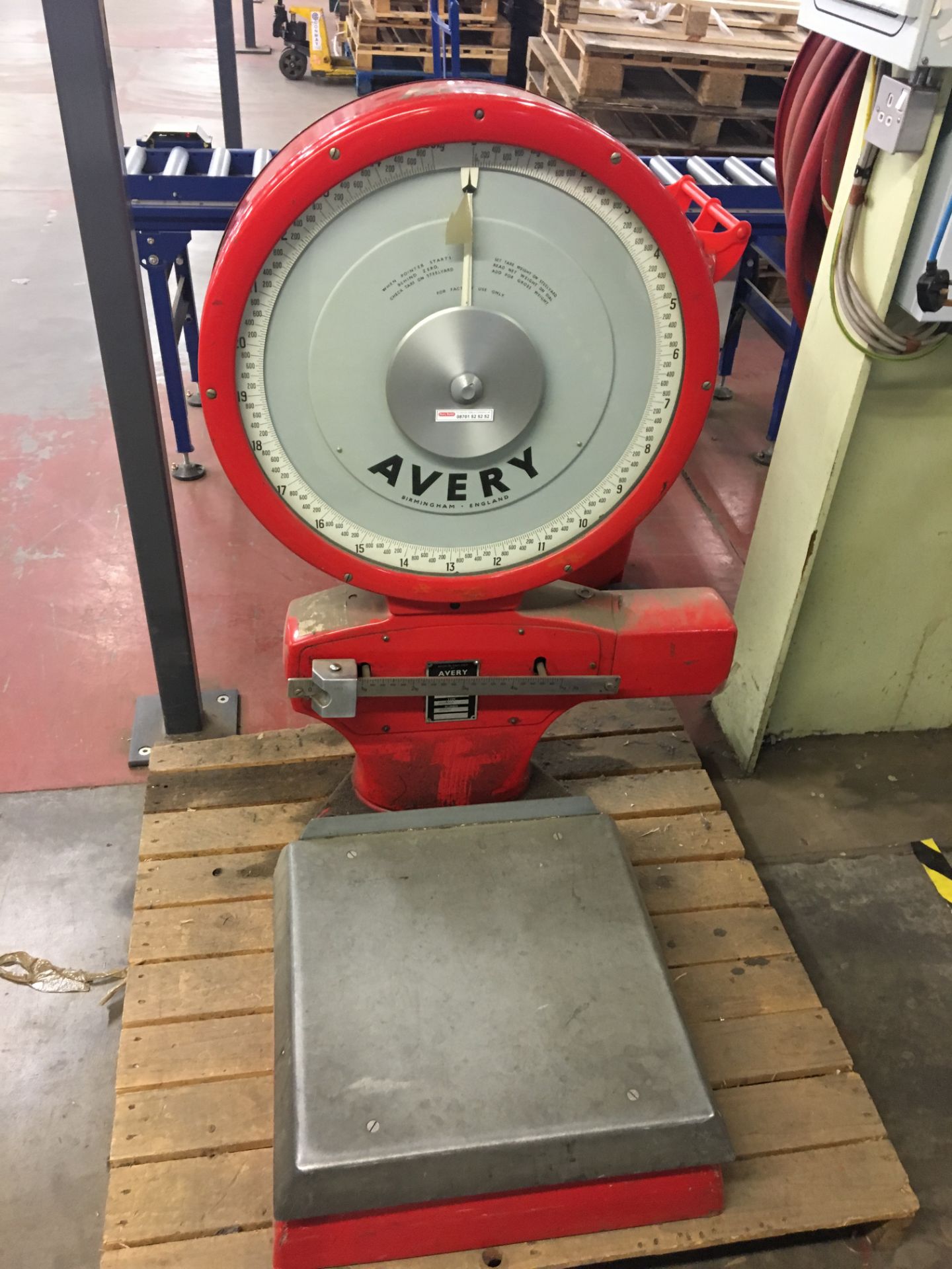 Avery 25kg platform scale.