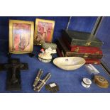 A mixed lot of collectables to include cased cutlery, a patchbox etc