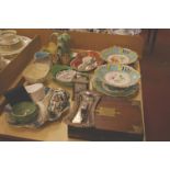 A mixed lot of ceramics and collectable items