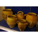 Collection of five glazed Gascogne confit jars, various sizes (5)