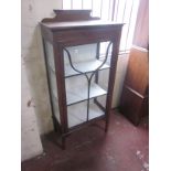 An Edwardian mahogany display cabinet 131cm high, 62cm wide