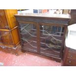 An Edwardian mahogany glazed bookcase 116cm high, 120cm wide