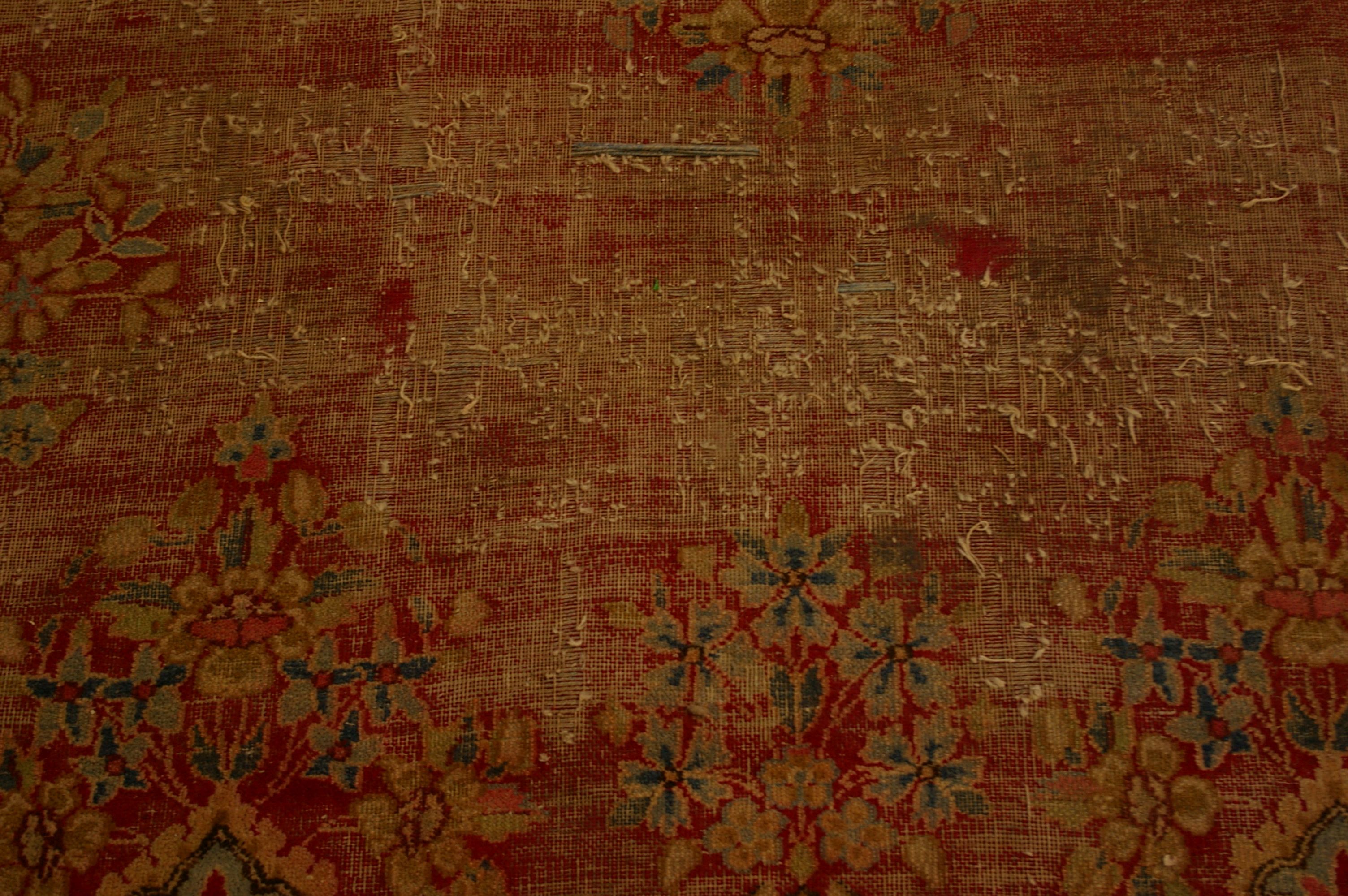 A Sarouk carpet worn 420 x 320cm - Image 3 of 6