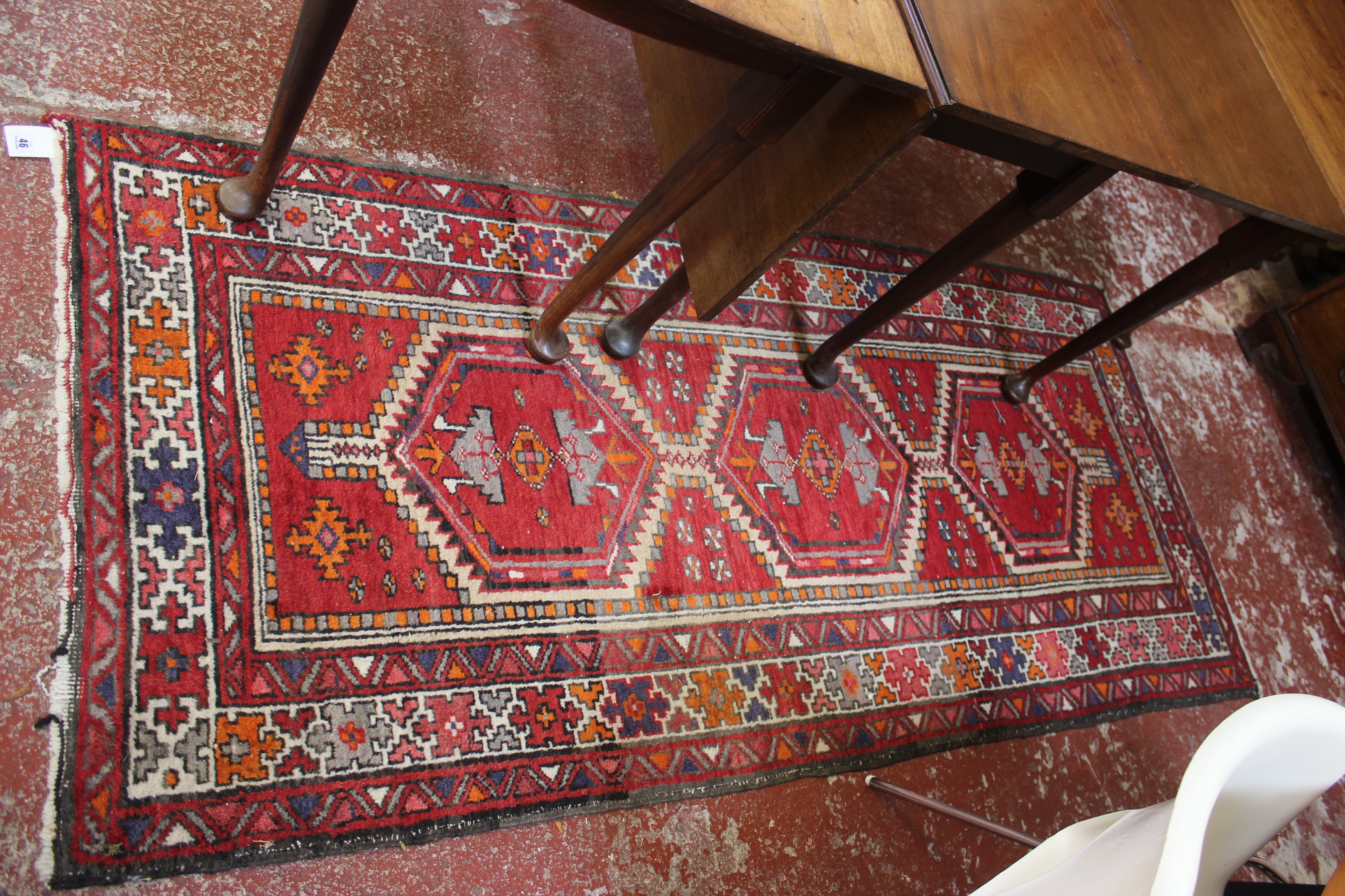 A Sarab carpet 215 x 92cm