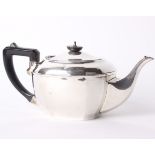 A silver teapot Kemp Bros, London, 1939 15ozt
