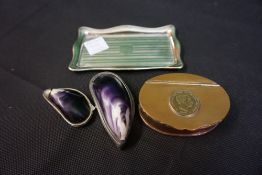 2 Edwardian shell and metal plated snuff boxes, 1 Sheffield plated snuff box with coin decoration to