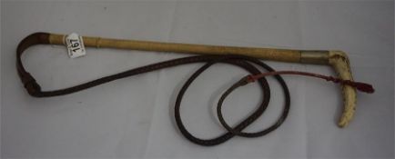 English made hunting whip with horn handle