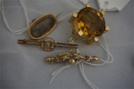 Yellow metal citrine mounted brooch, 2 9ct gold bar brooches, a yellow metal hair mounted brooch