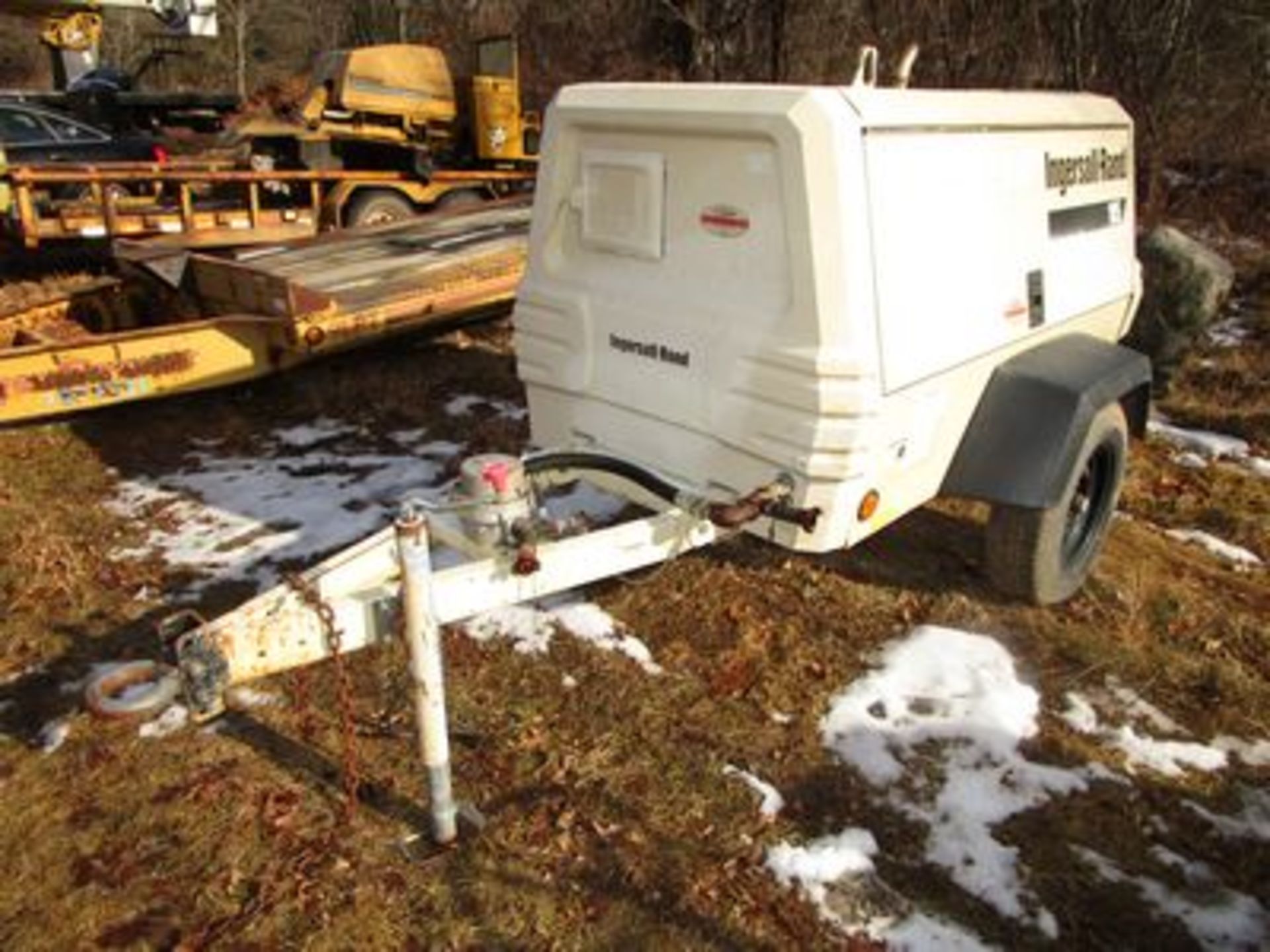 2006 INGERSOLL RAND TAG-A-LONG AIR COMPRESSOR, JOHN DEERE DIESEL ENG., M/N P185WJD