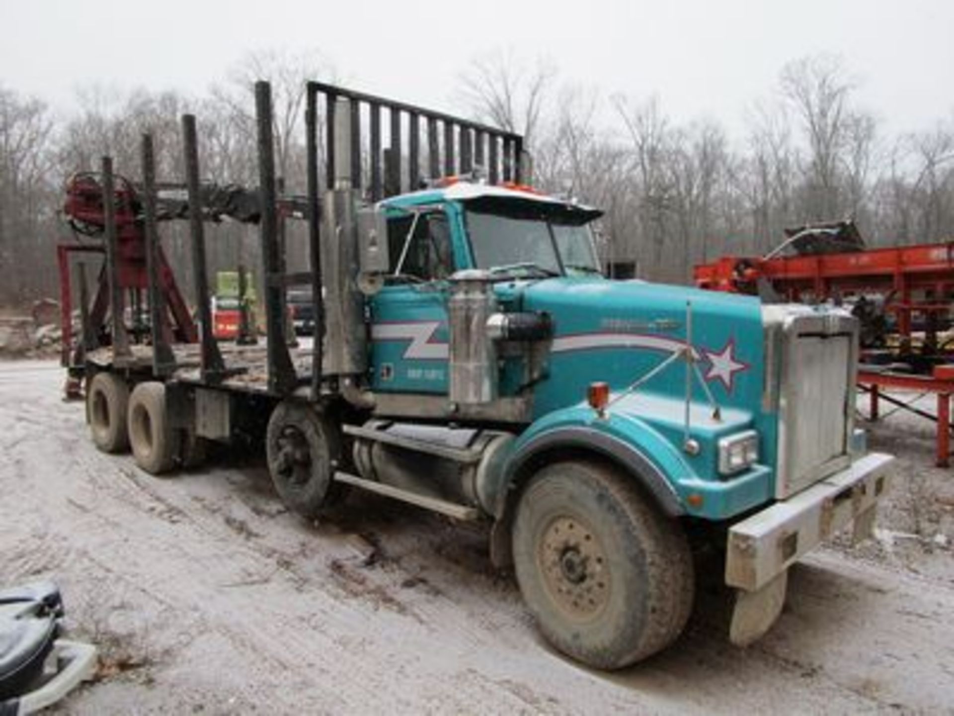 1999 WESTERN STAR 496F TRI-AXLE LOGGING TRUCK, CAT 425 H.P. DIESEL, EATON FULLER 8 SPD. HI-LOW