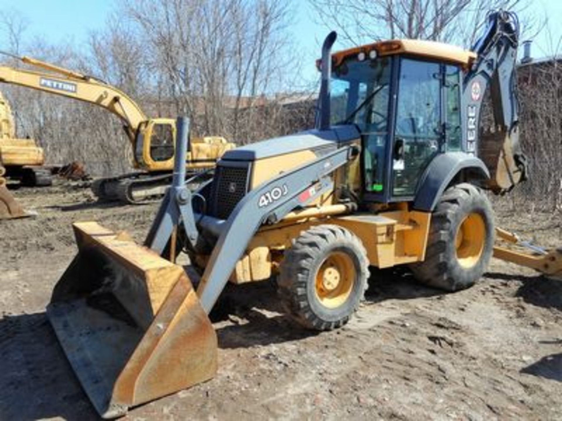 2007 JOHN DEERE 410J LOADER/BACKHOE, 4X4, 92" FRONT BUCKET, 25" DIGGING BUCKET, 7' EXTEND-A-HOE, 4,