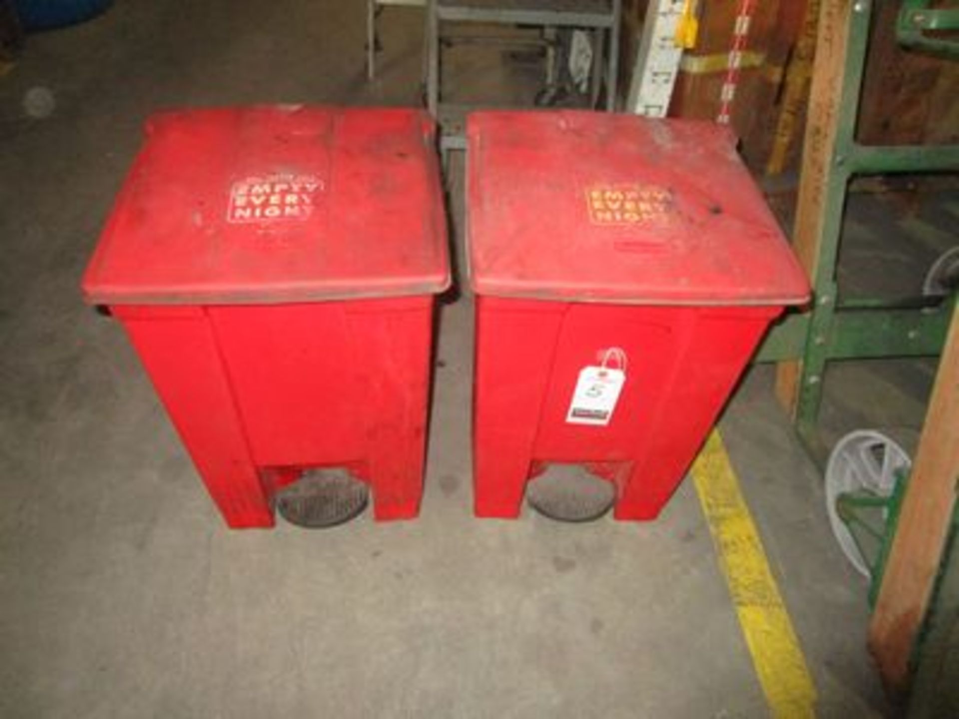RUBBERMAID POLY OILY WASTE CANS