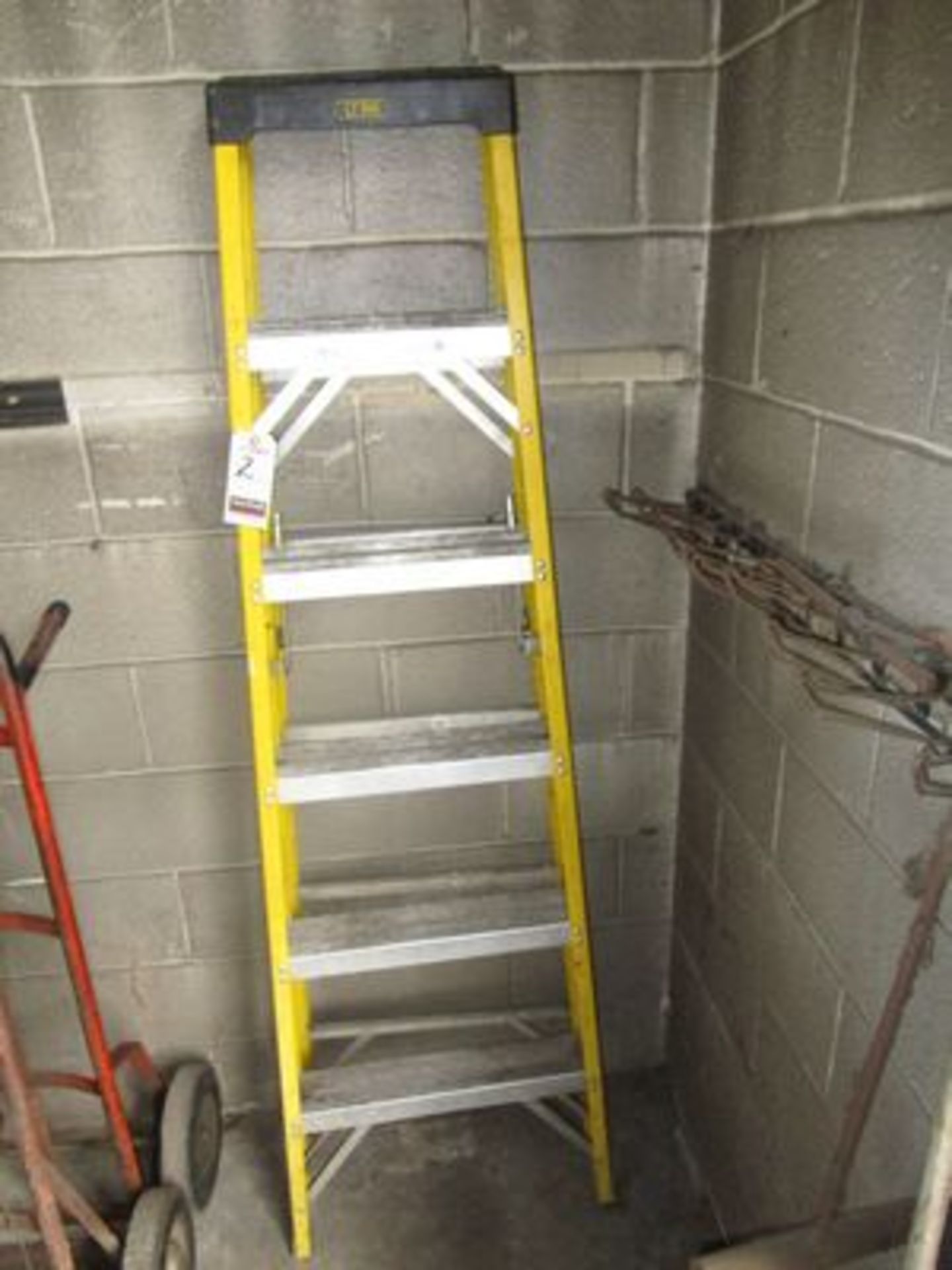 LYNN 6' FIBERGLASS STEPLADDER