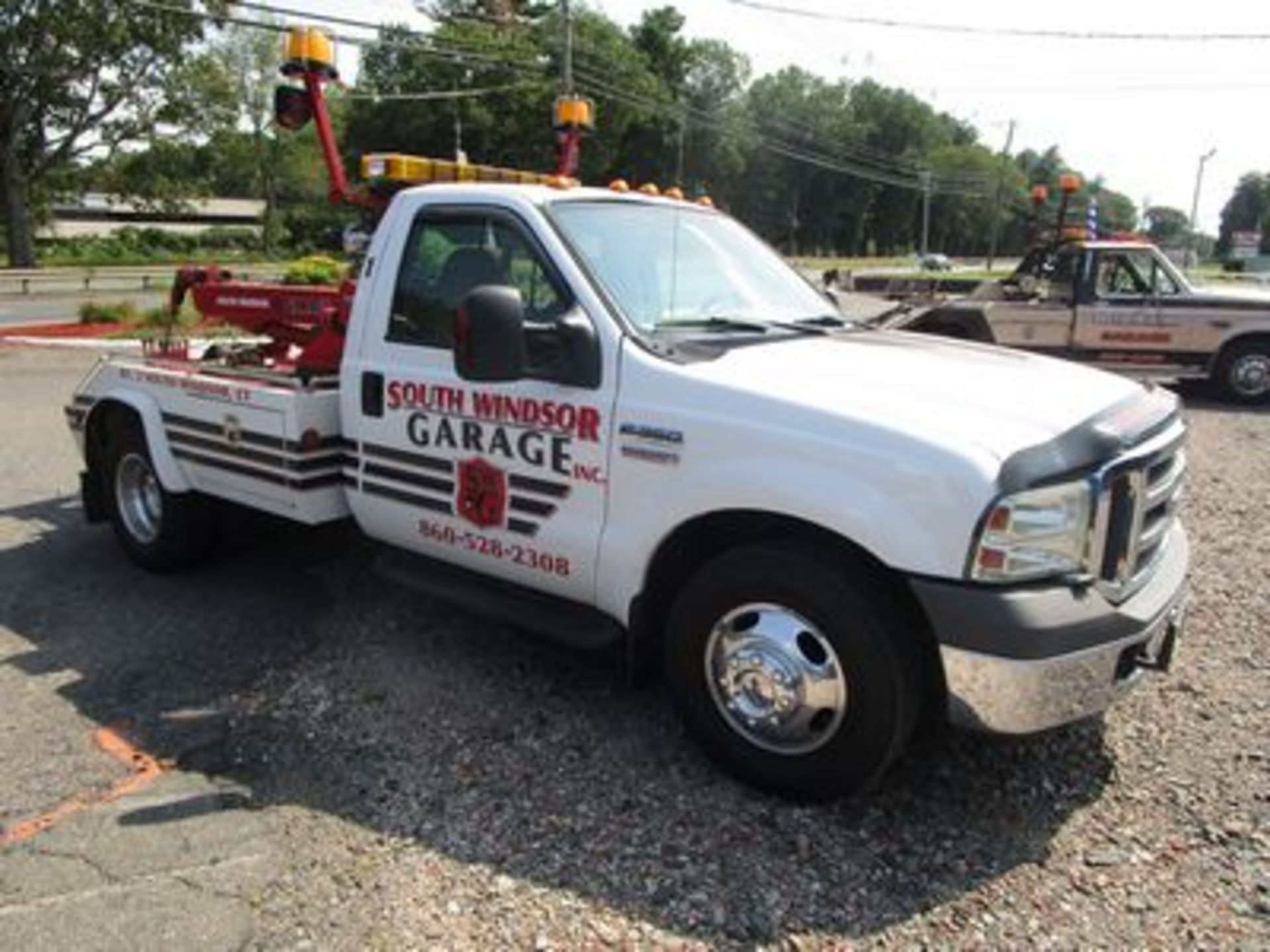 2005 FORD F-350 XLT POWER STROKE DIESEL, V8 WRECKER, AT, AC, PTO, RUNNING BOARDS, (114,375 MI.), VIN