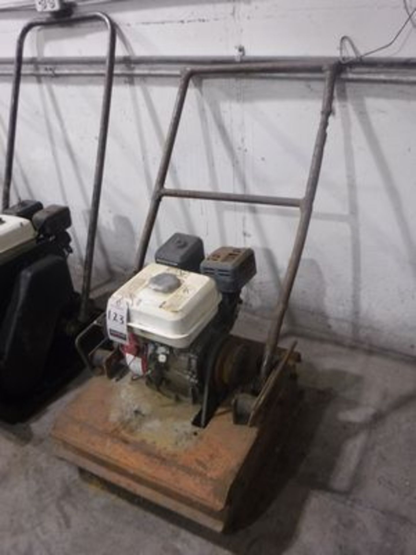 22" X 20" GAS PLATE COMPACTOR W/ 6.5 H.P. ENGINE