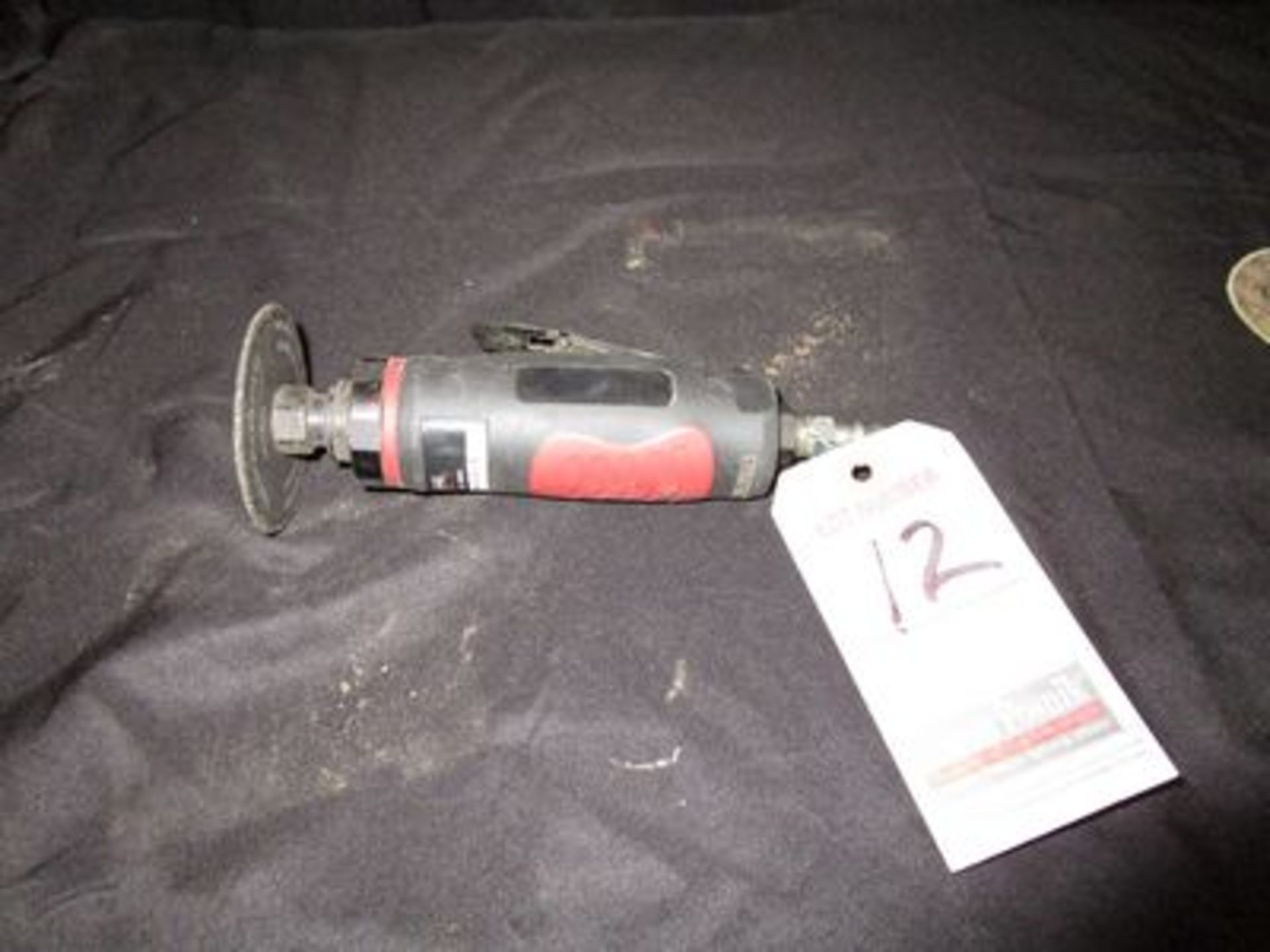 HUSKY PNEU. SANDER