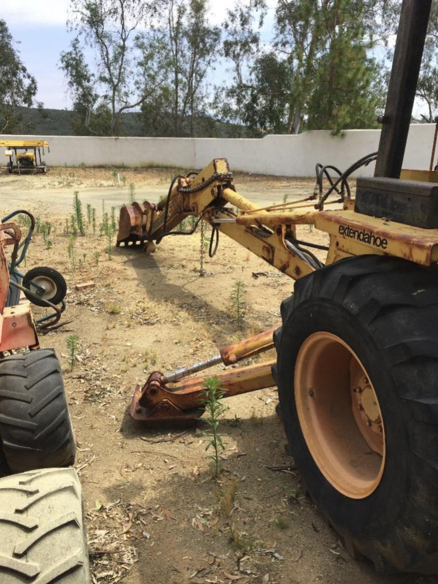 1972 Case Loader Backhoe mod 580B. SN�5228985. ROPS. Loader bucket. Extended hoe with�bucket. Retroe - Image 3 of 4