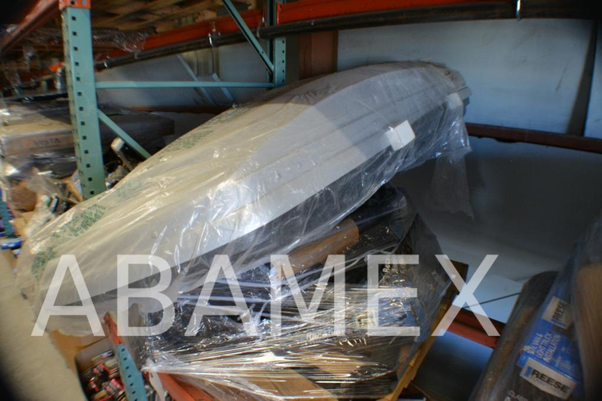 Assorted Hitches + Cargo Carrier. Contents of Pallet - Image 3 of 3