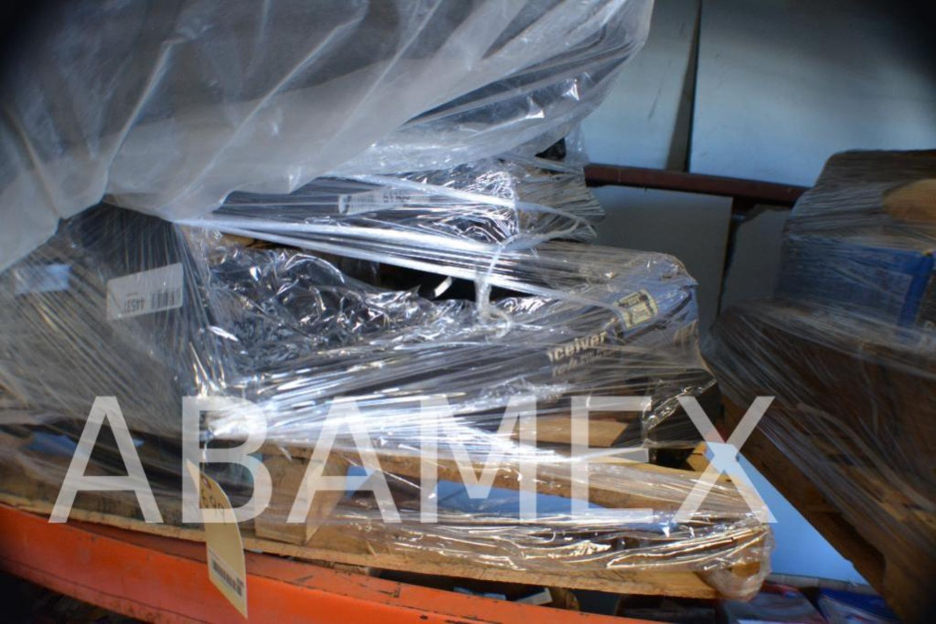 Assorted Hitches + Cargo Carrier. Contents of Pallet - Image 2 of 3