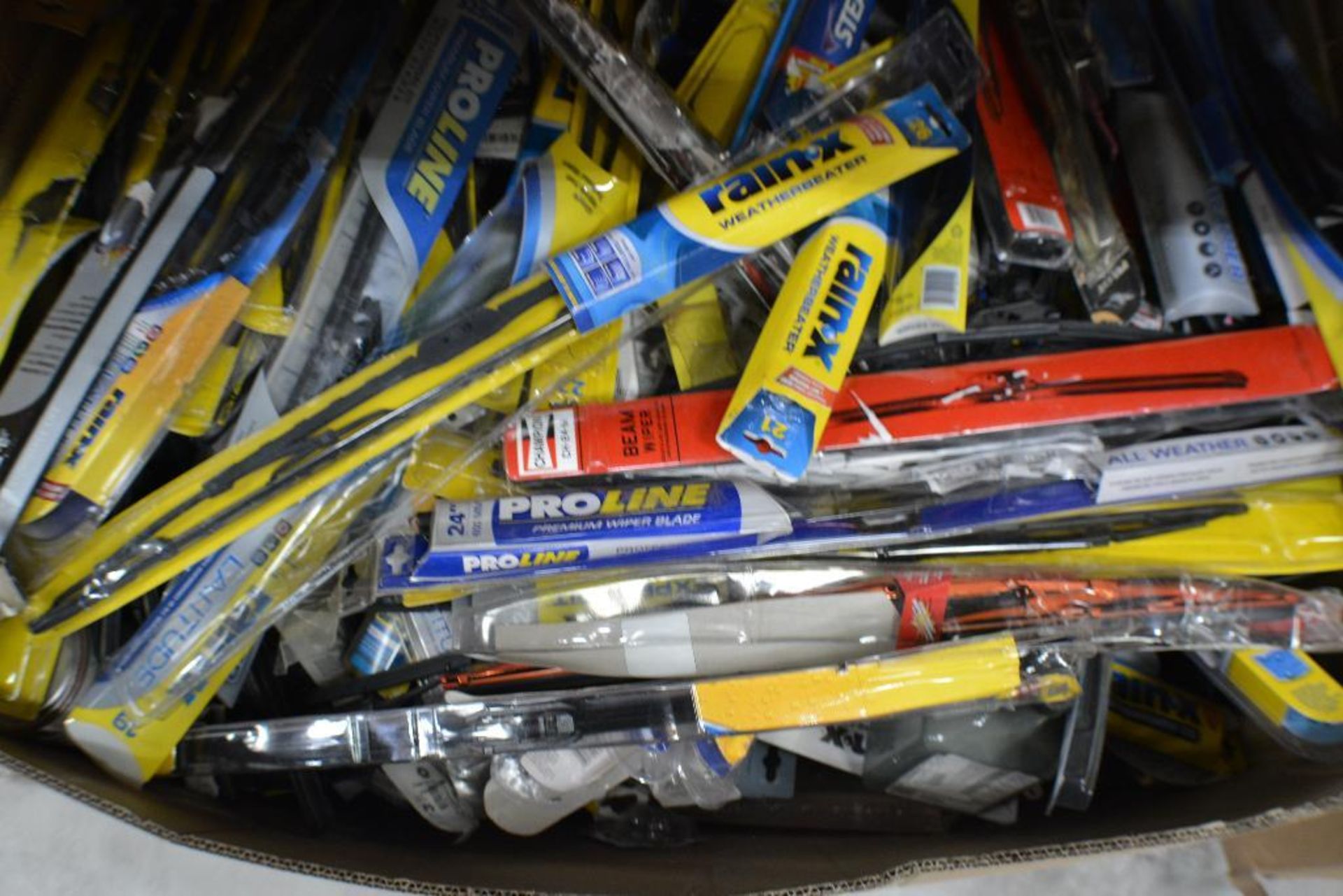 Windshield Wipers. Assorted Sizes and Brands. Contents of Gaylord - Image 3 of 4