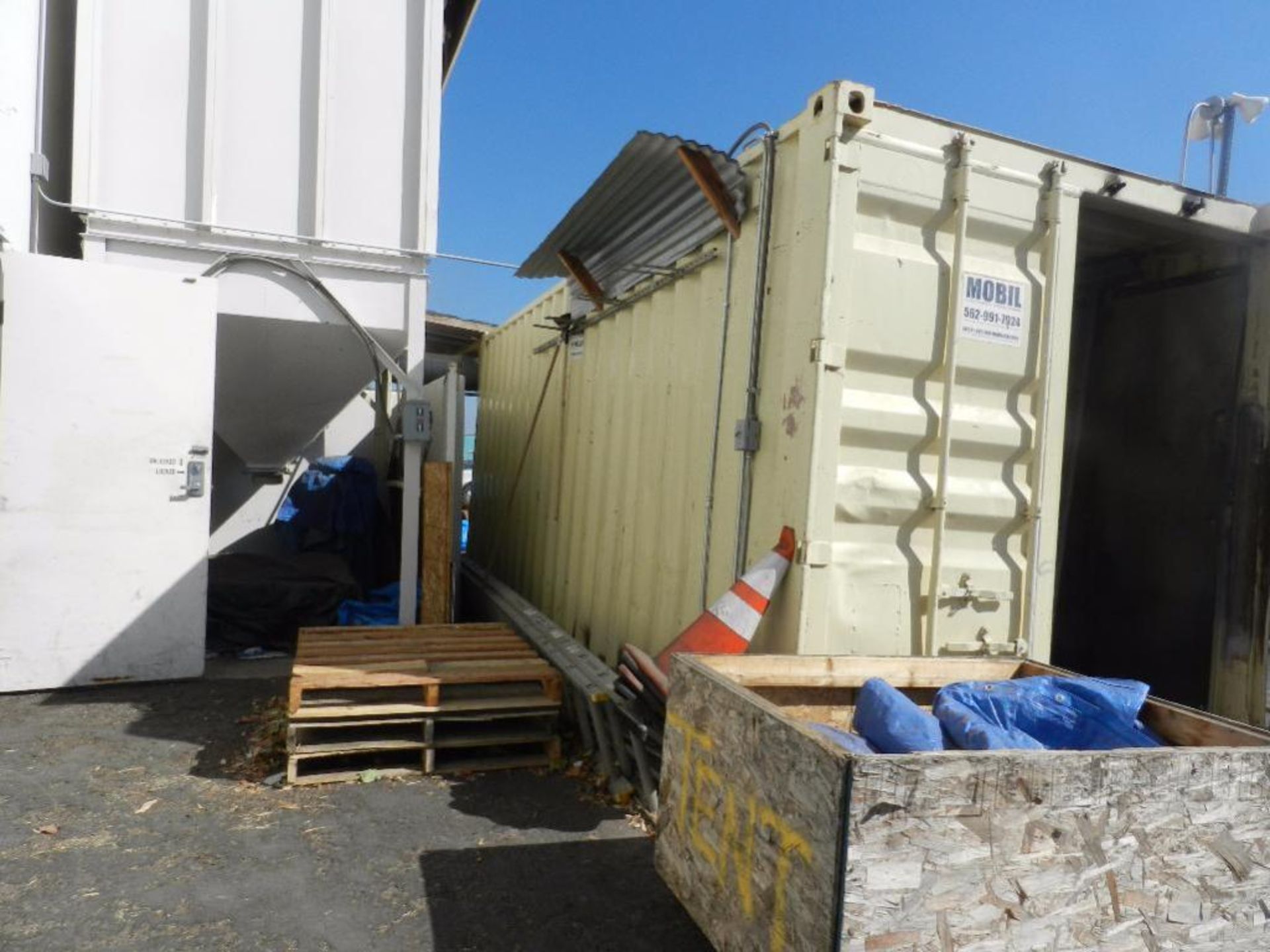 Storage Container - Image 3 of 12