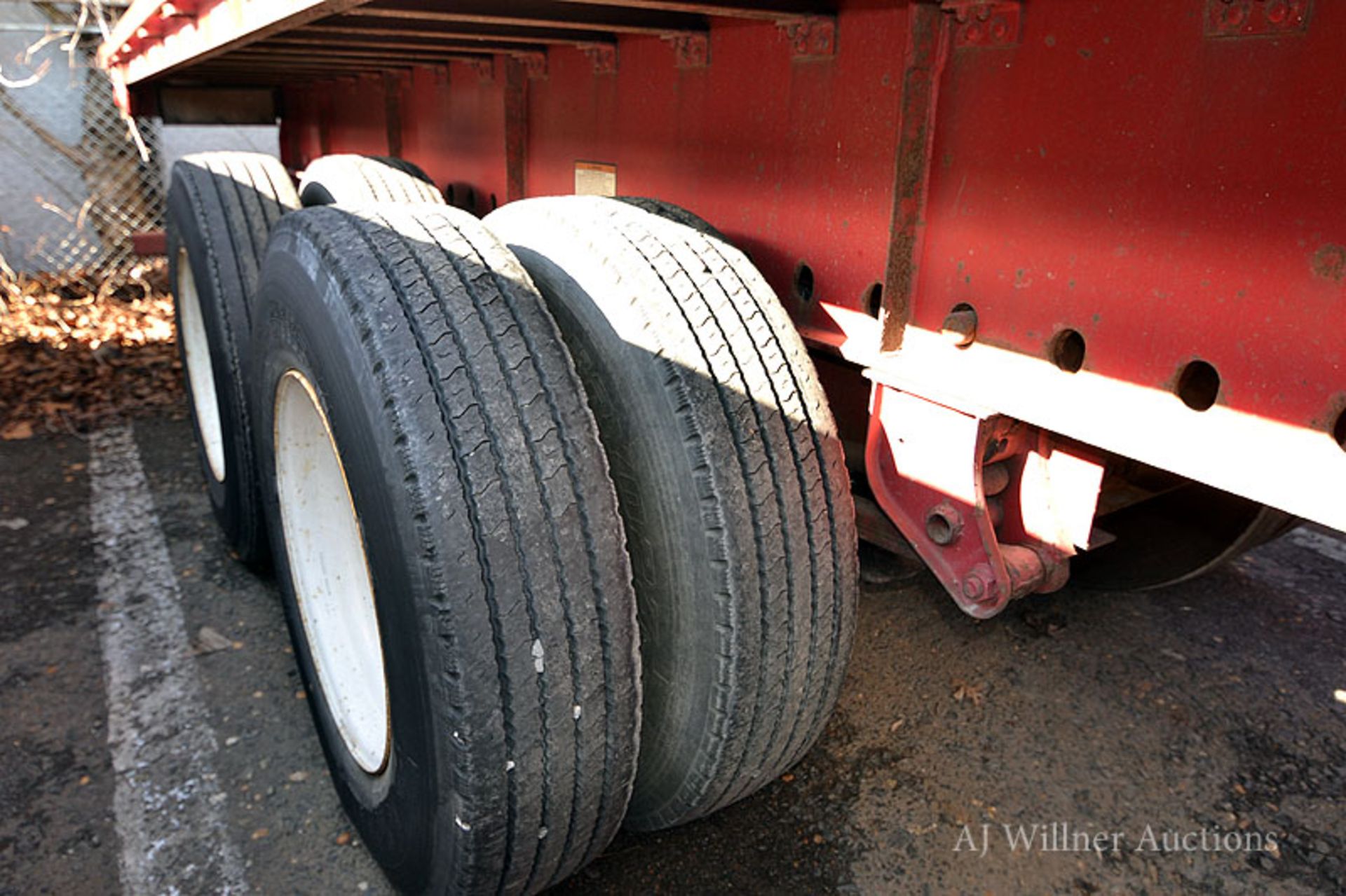 2006 Great Dane 48’-0 tandem axle flatbed trailer VIN 1GRDM96226M701780 (Unit #4860) Aluminum - Image 2 of 3