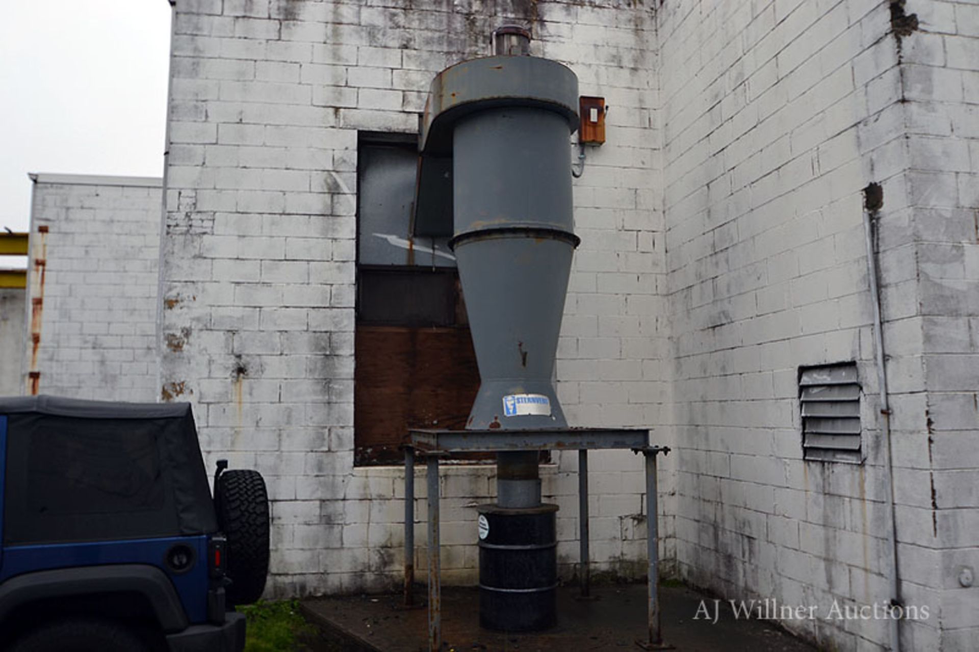 Sternvent Industrial Dust Collection System - Image 2 of 2