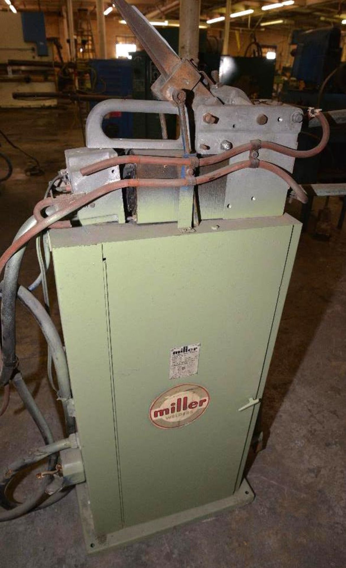 MILLER SPOT WELDER - MD. MPS10 FT WITH STAND PARTS MISSING- 230 VOLTS- 60 CYCLES- 45 AMPS - 10KBW - Image 4 of 7