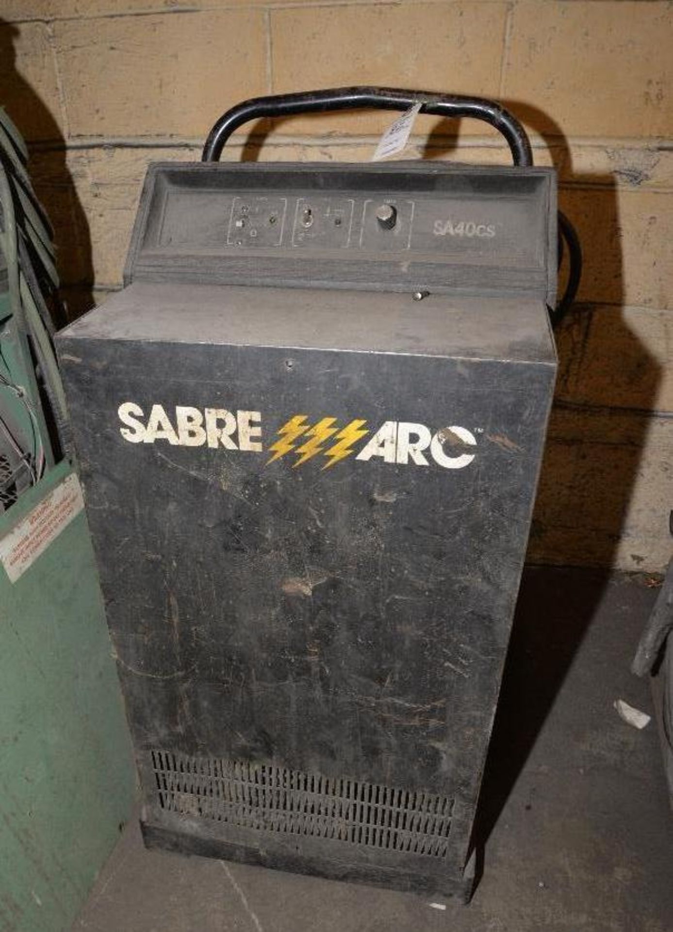 SABRE ARC SA40CS PLASMA CUTTER HAS WHEEL CARTCONDITION UNKNOWN