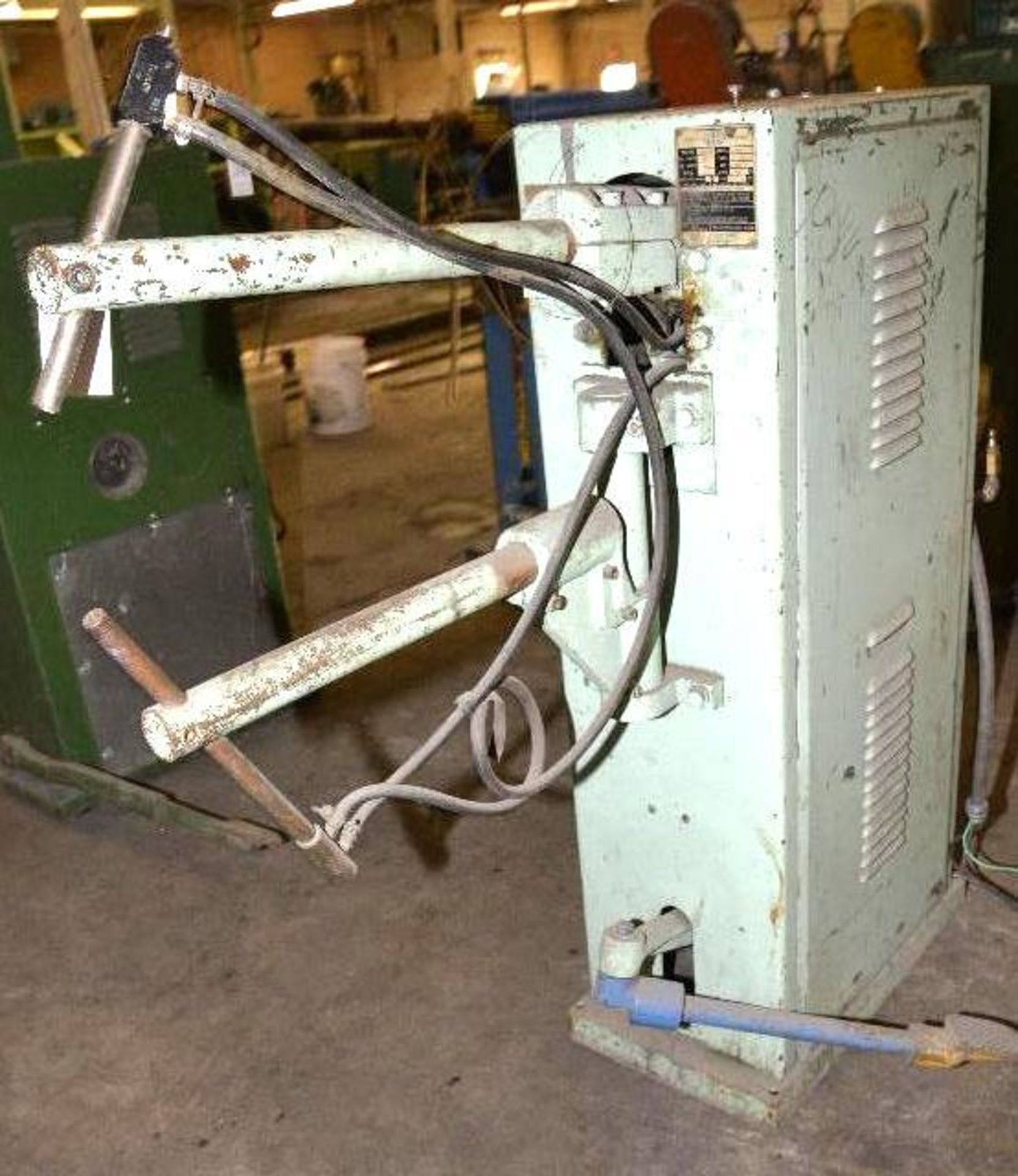 PEER SPOT WELDER - MD. FR-410 S/N: 13780 - 230 VOLTS- FREQUENCY 60- SECC.VOLTS.2.0 TO 3.2 - KBA 10 - Image 3 of 5