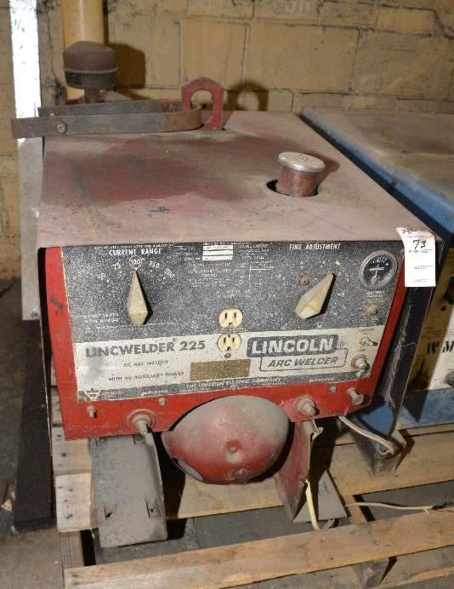 LINCOLN ARC WELDER LINCOLN 250 DC ARC WELDER WITH AC AUXILLORY POWERMODEL DC-225/3 AS CODE NUMBER