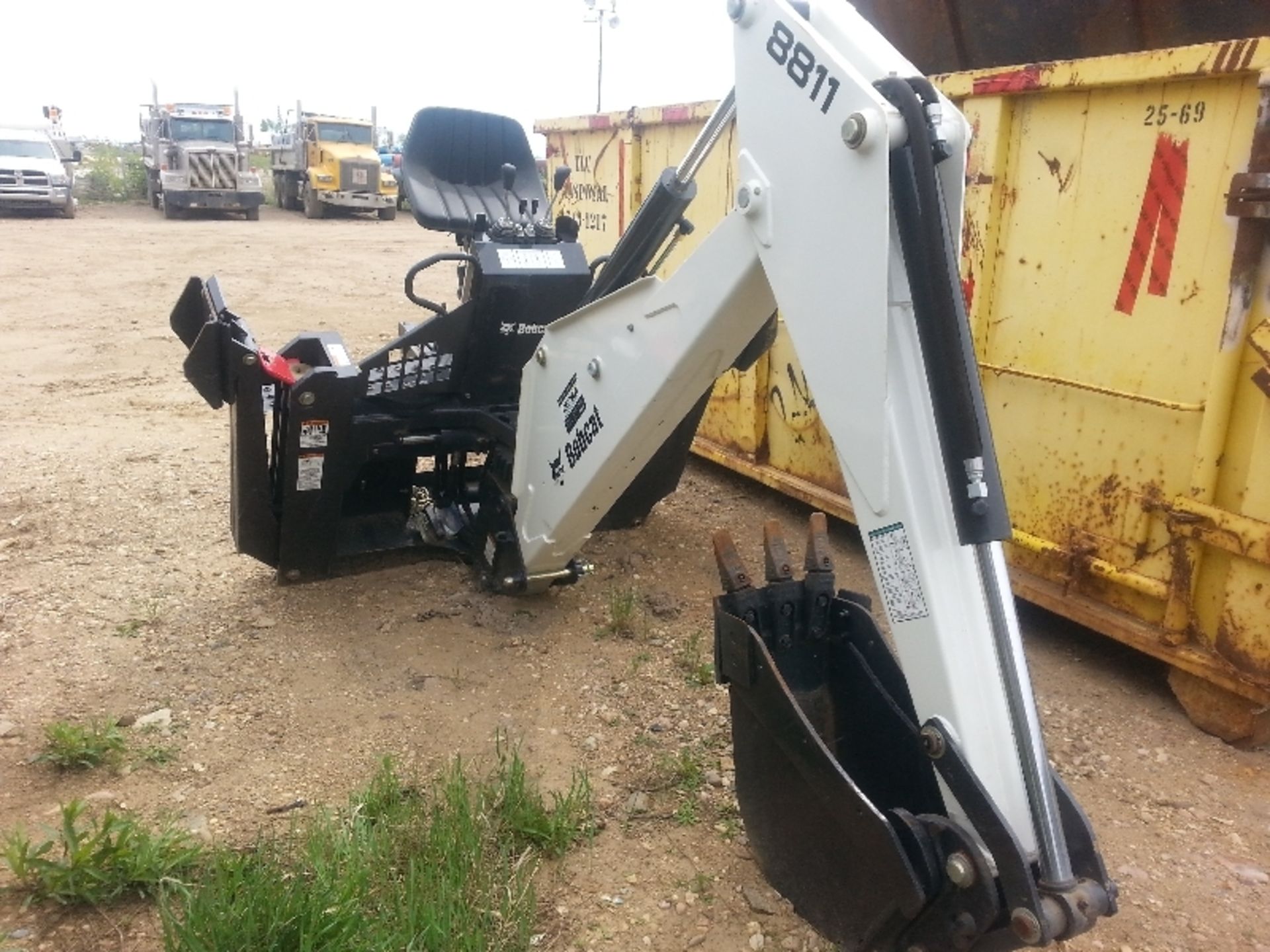 Bobcat backhoe attachment model 8811 serial number 558 1:07 3/8This unit is new And subject to...