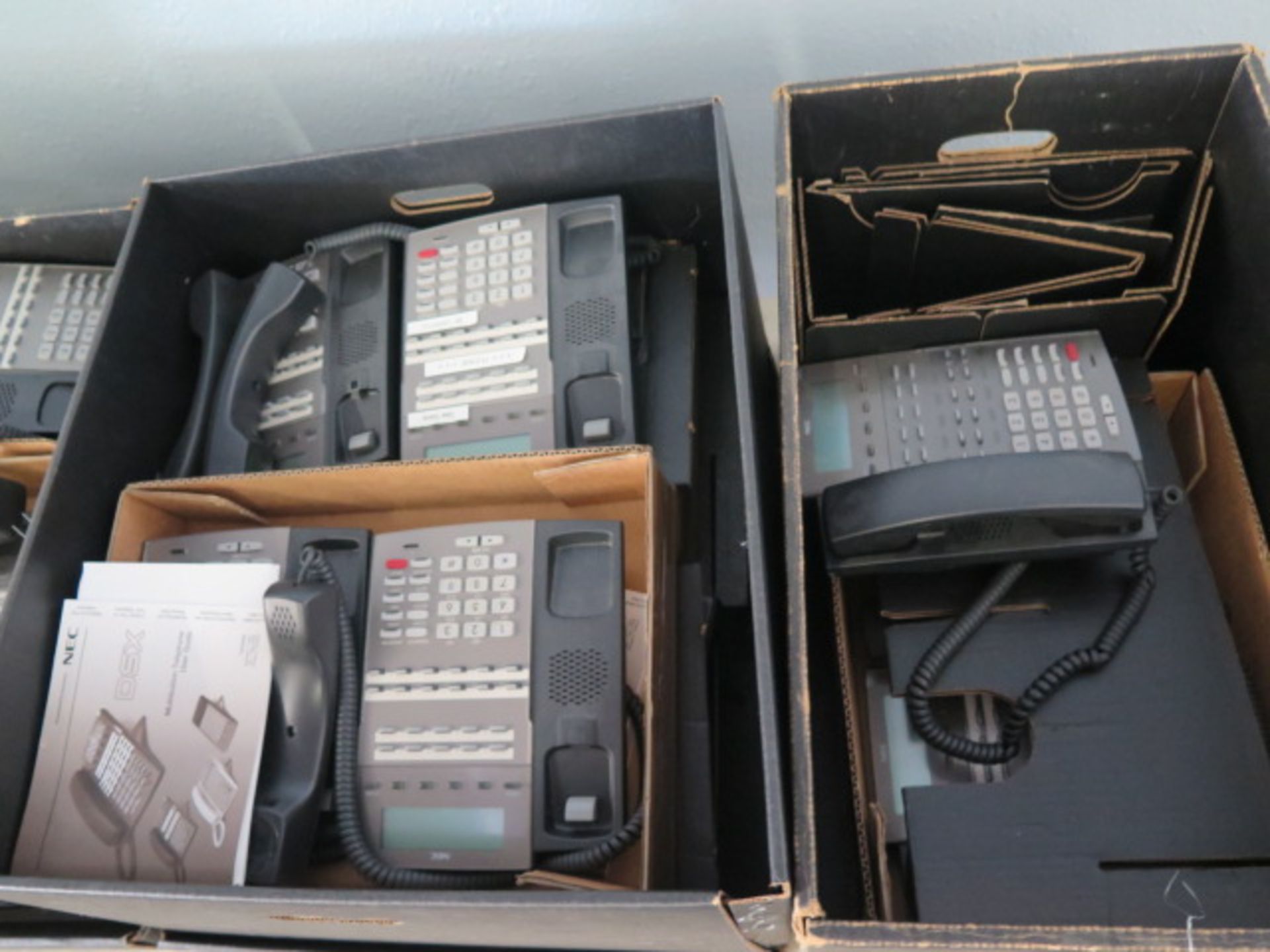 NEC DSX-80 Phone System w/ Phones - Bild 5 aus 6