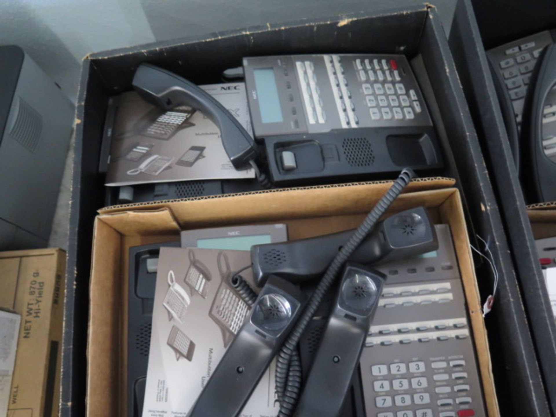 NEC DSX-80 Phone System w/ Phones - Bild 6 aus 6