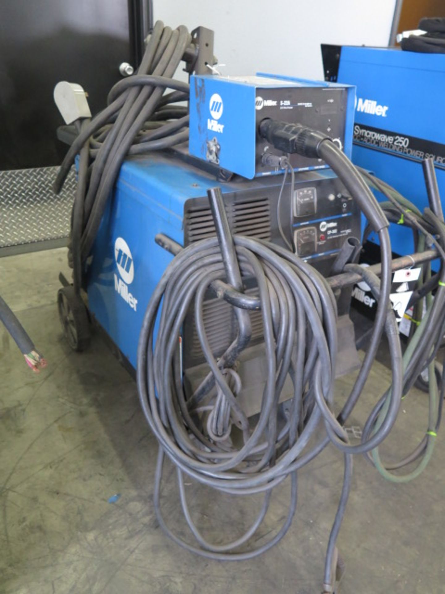 Miller CP-302 CV-DC Arc Welding Power Source s/n KJ137631 w/ Miller S-22A Wire Feeder - Image 2 of 3