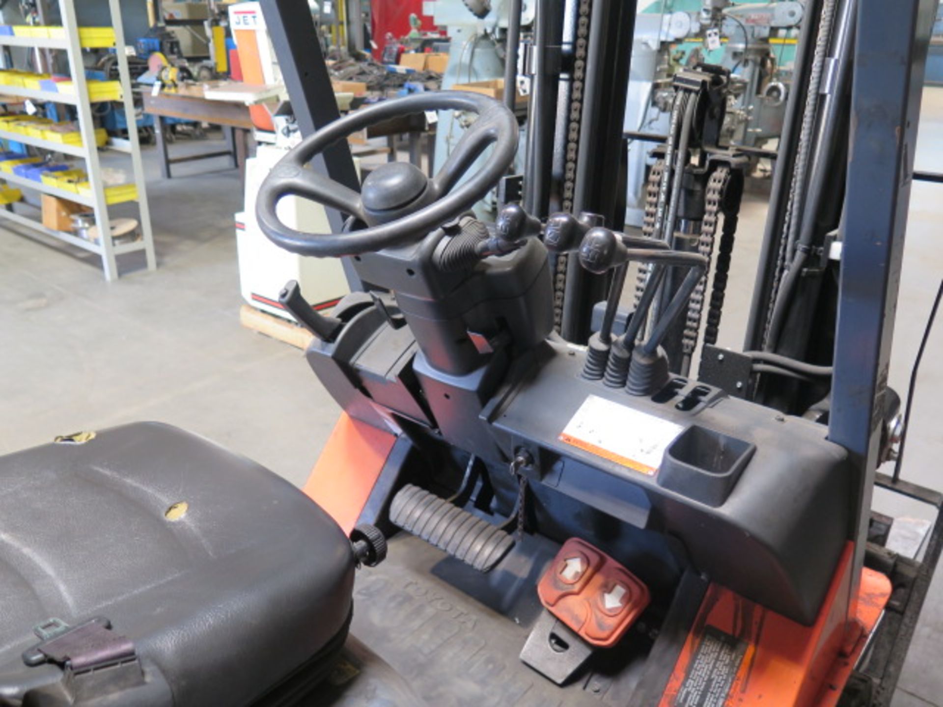 Toyota 7FGCU25 4500 Lb Cap LPG Forklift s/n 95908 w/ Monotrol Trans, 3-Stage Mast, 189” Lift Height, - Bild 6 aus 10