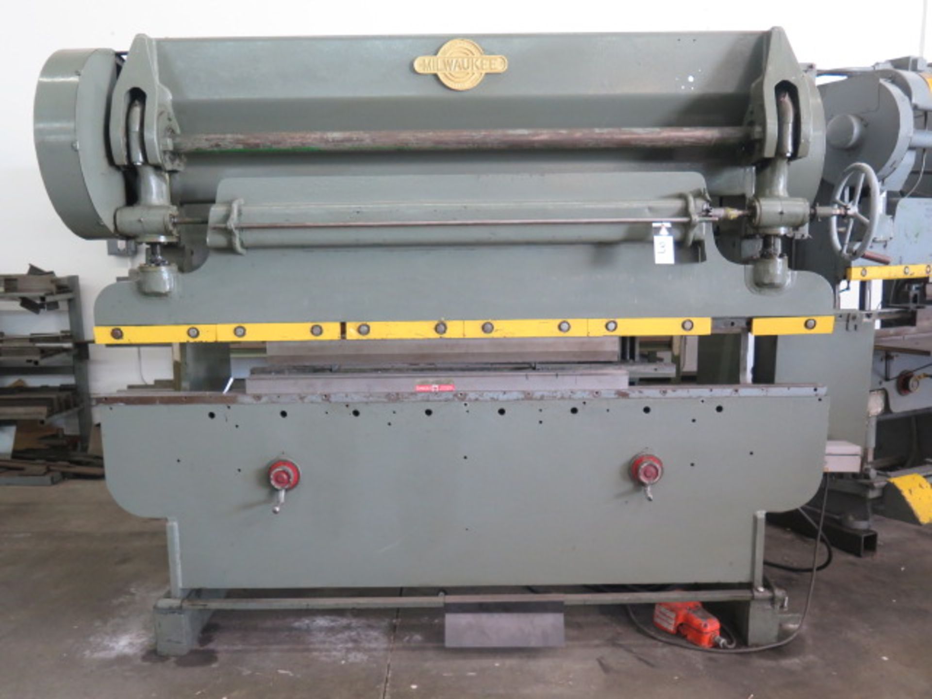 Milwaukee mdl. 25-6 16Ga x 6’ Press Brake w/ 2” Stroke, 8 ½” Shut Height, 7” Throat, 40 Strokes/Min