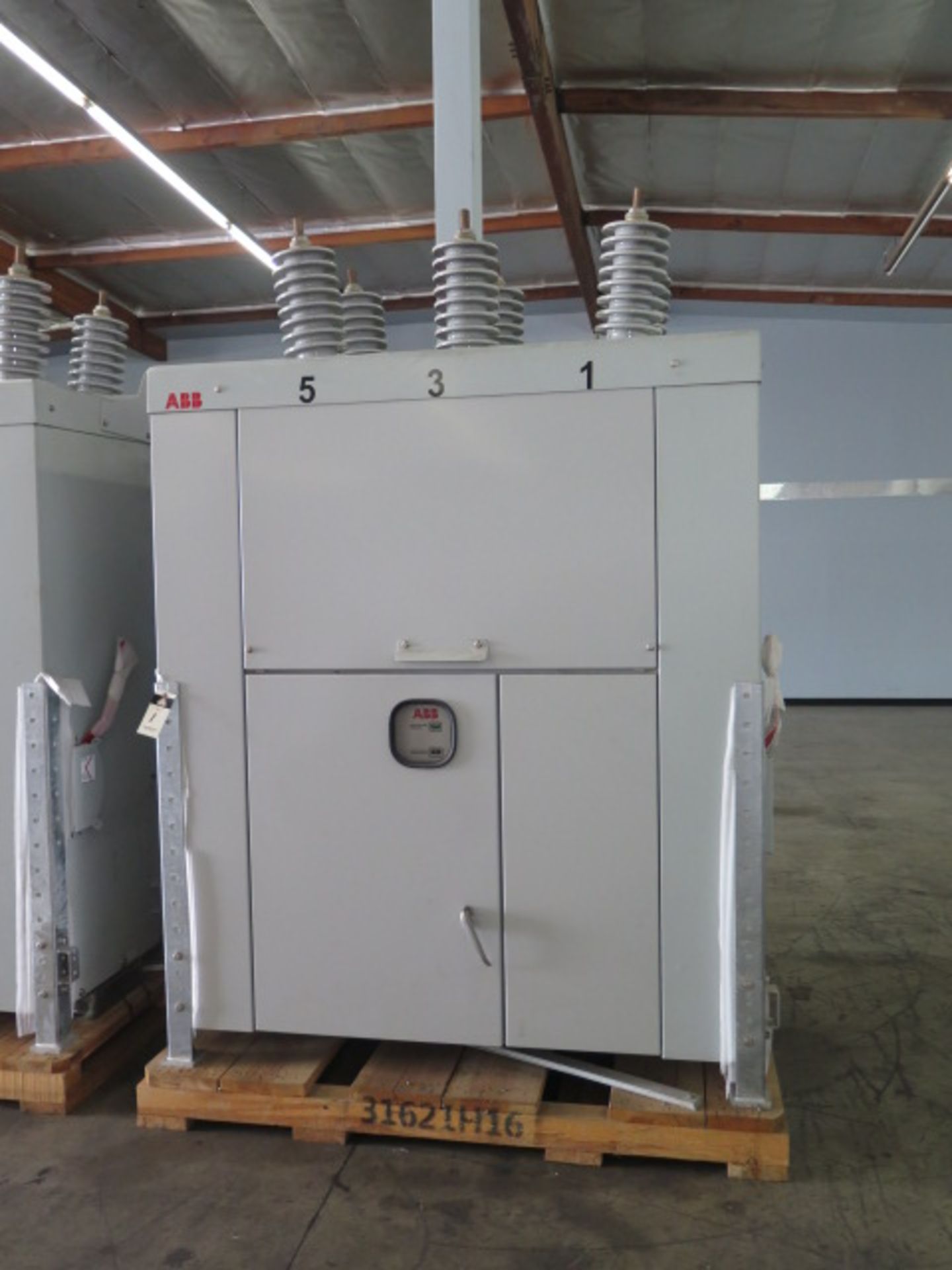 2016 ABB Type R-MAG Vacuum Circuit Breaker SO MB30160ZZMH5KBL421 w/ 38.0kV Max Voltage, 1200 Amp