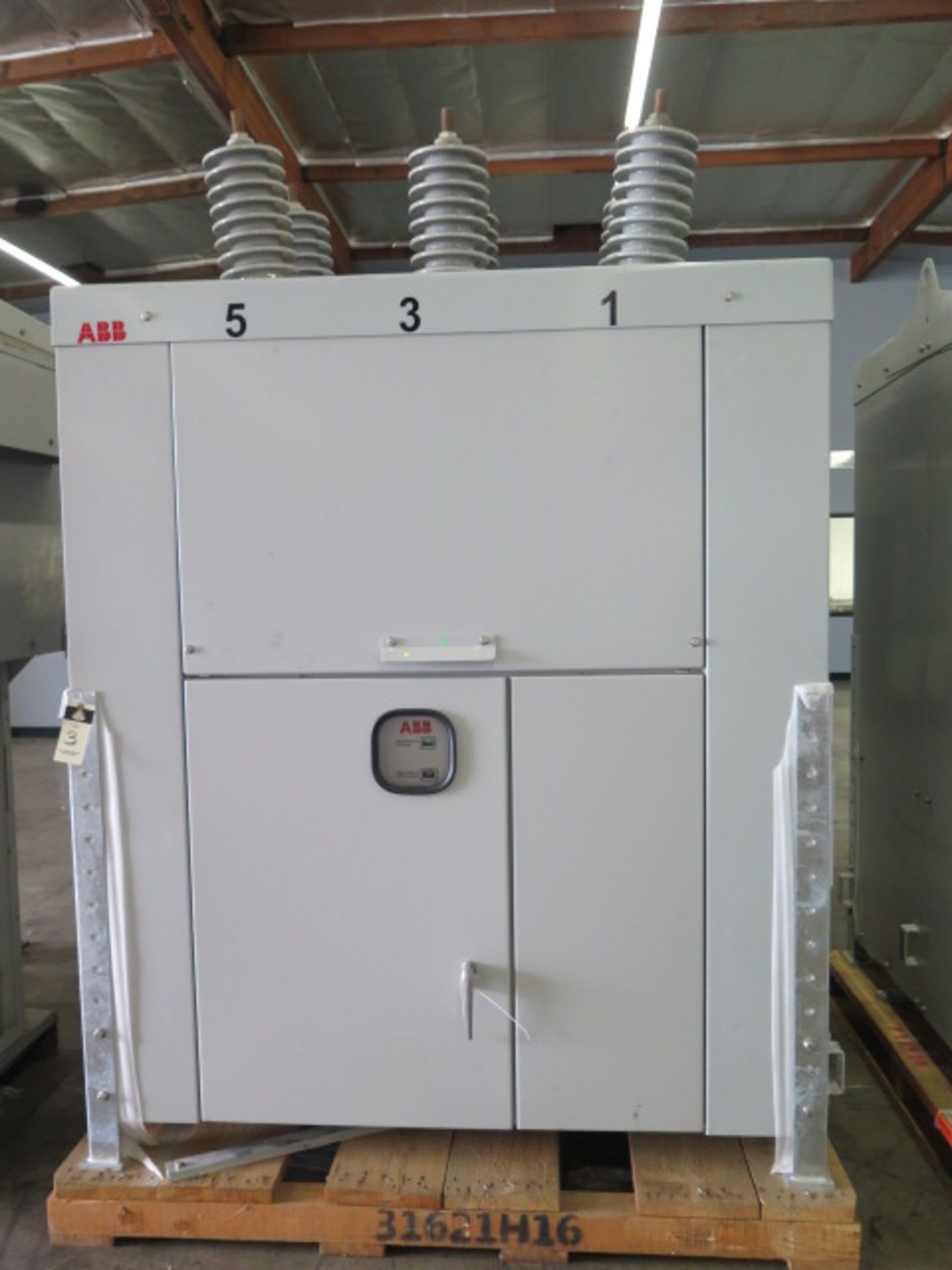 2016 ABB Type R-MAG Vacuum Circuit Breaker SO MB30160ZZMH5KBL421 w/ 38.0kV Max Voltage, 1200 Amp