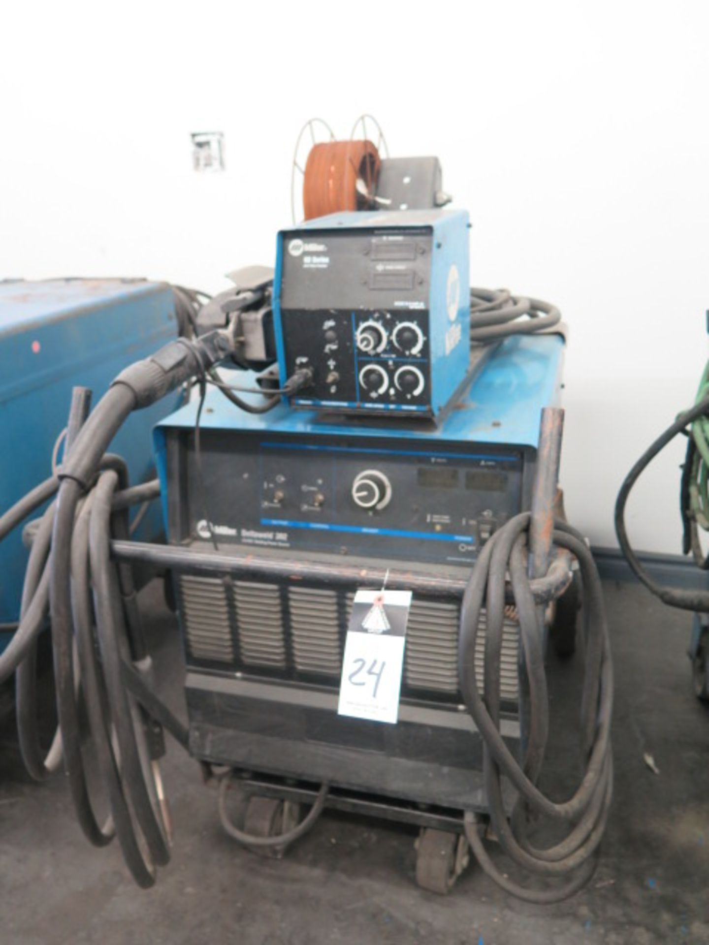 Miller Deltaweld 302 CV-DC Arc Welding Power Source s/n LB078945 w/ Miller 60 Series Wire Feeder