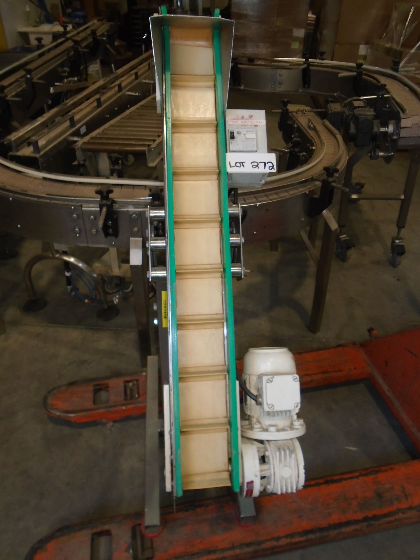 INCLINE CONVEYOR, 3' X 3 1/2" RUBBER BELT, 1" CLEAT, 220V/60HZ/3PH LOAD OUT FEE:50