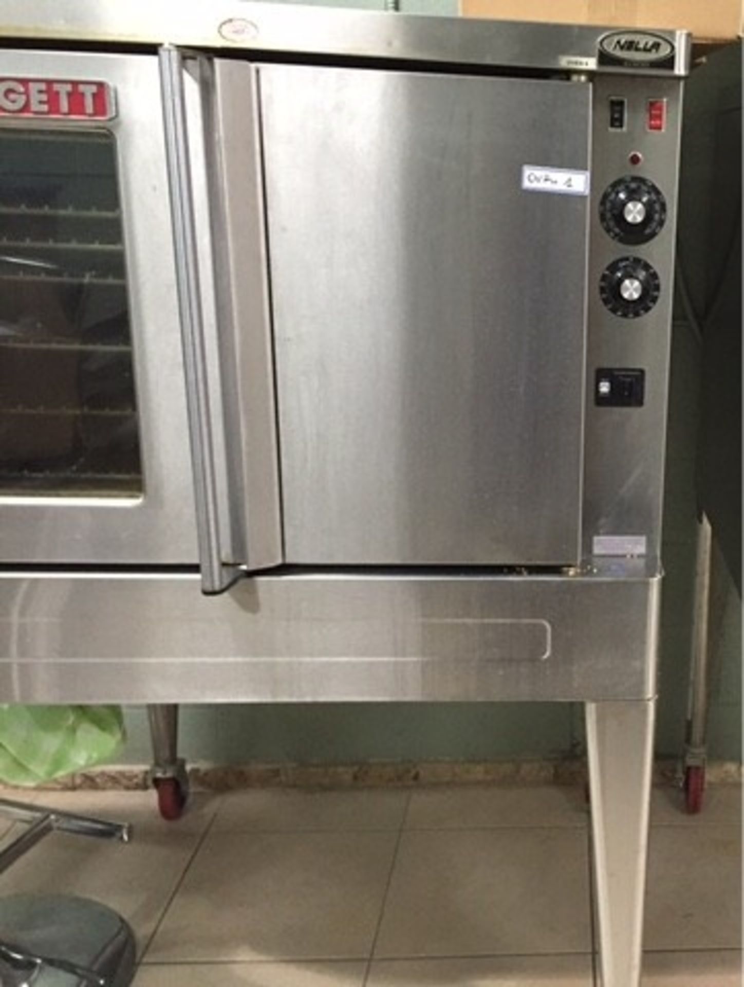 BLODGETT SHOE-E (SP) ELECTRIC CONVECTION OVEN WITH SET OF CASTERS AND EXTRA OVEN RACKS LOAD OUT
